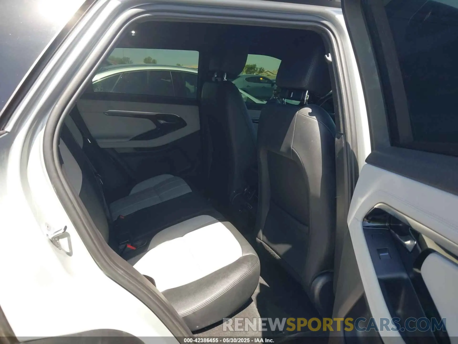 8 Photograph of a damaged car SALZL2FX4NH166568 LAND ROVER RANGE ROVER EVOQUE 2022