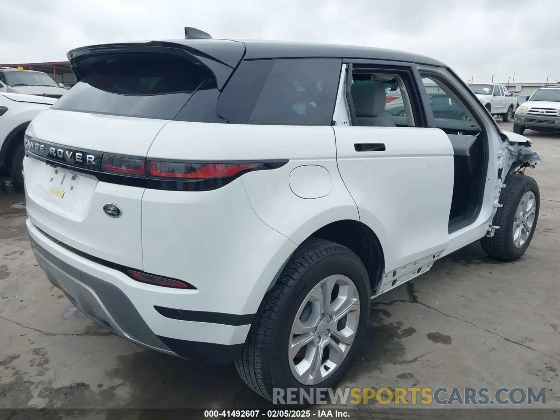 4 Photograph of a damaged car SALZJ2FX1PH206131 LAND ROVER RANGE ROVER EVOQUE 2023