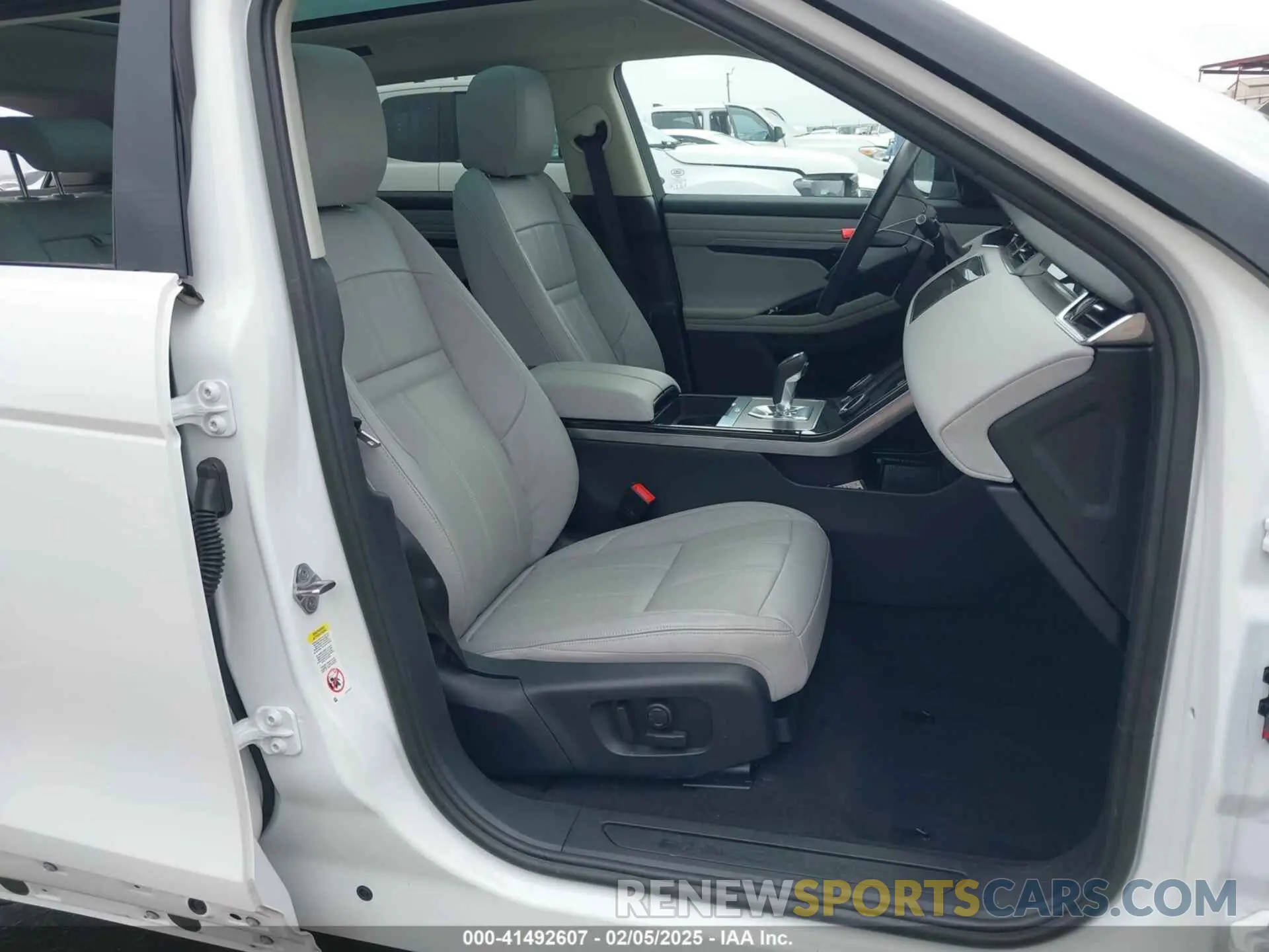 5 Photograph of a damaged car SALZJ2FX1PH206131 LAND ROVER RANGE ROVER EVOQUE 2023