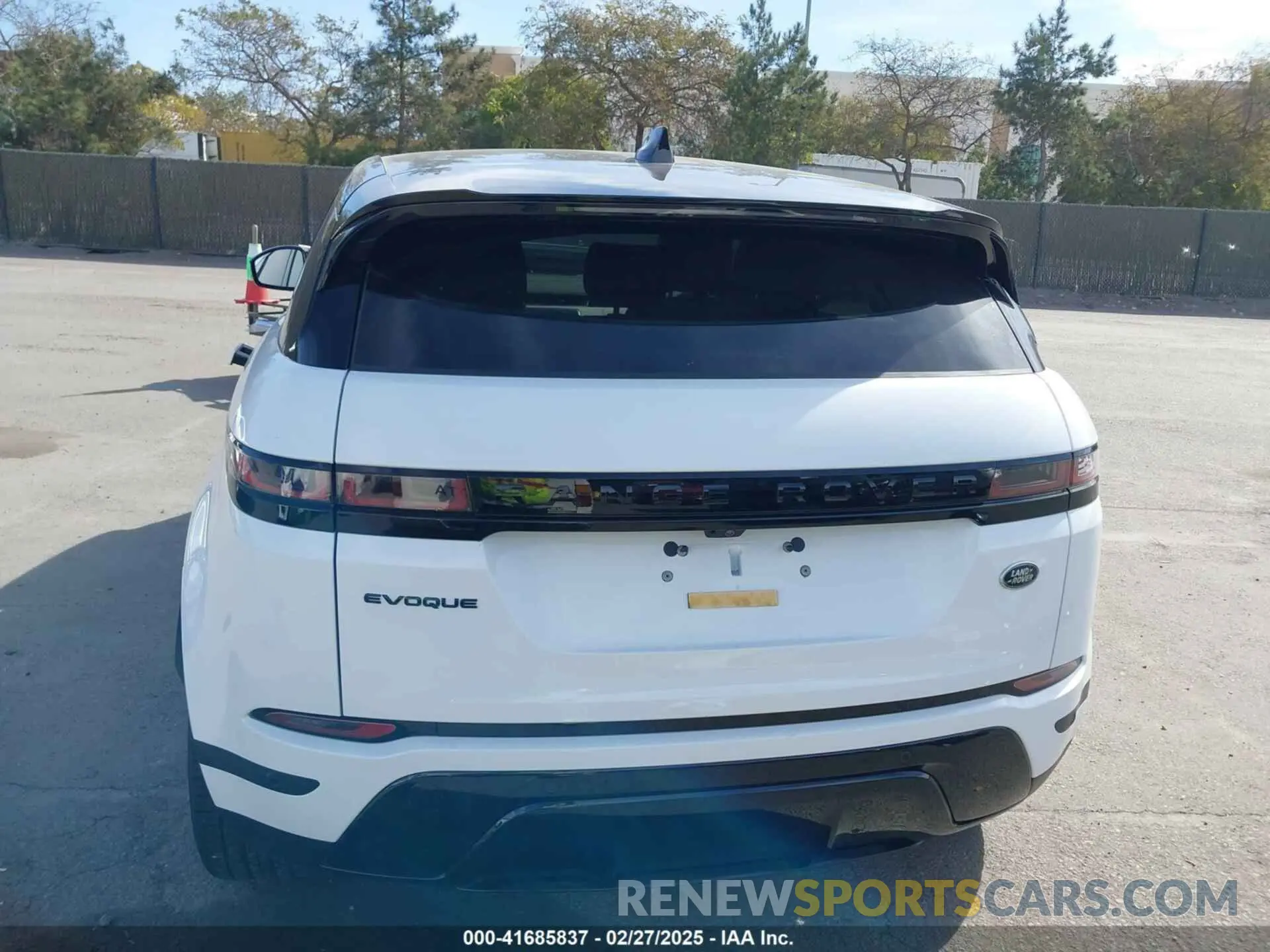 17 Photograph of a damaged car SALZP2FX5PH225960 LAND ROVER RANGE ROVER EVOQUE 2023