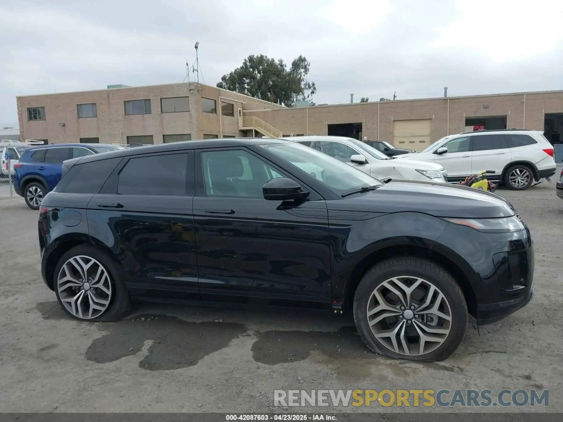 13 Photograph of a damaged car SALZP2FX6PH203711 LAND ROVER RANGE ROVER EVOQUE 2023