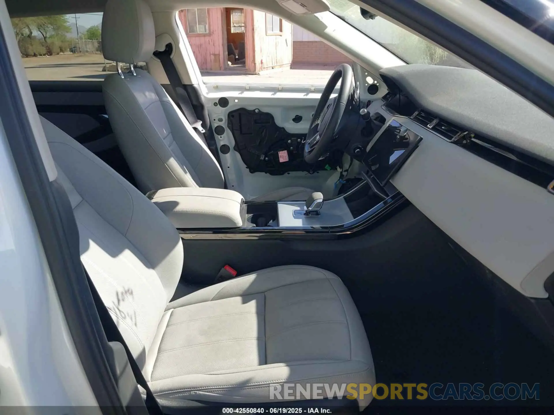 5 Photograph of a damaged car SALZJ2FX8RH246290 LAND ROVER RANGE ROVER EVOQUE 2024