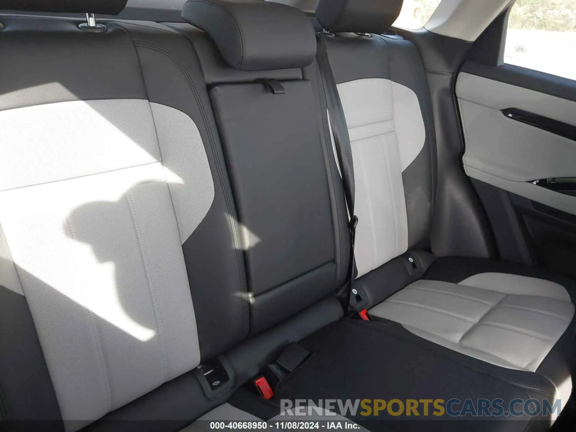 8 Photograph of a damaged car SALZL2FX2RH244514 LAND ROVER RANGE ROVER EVOQUE 2024