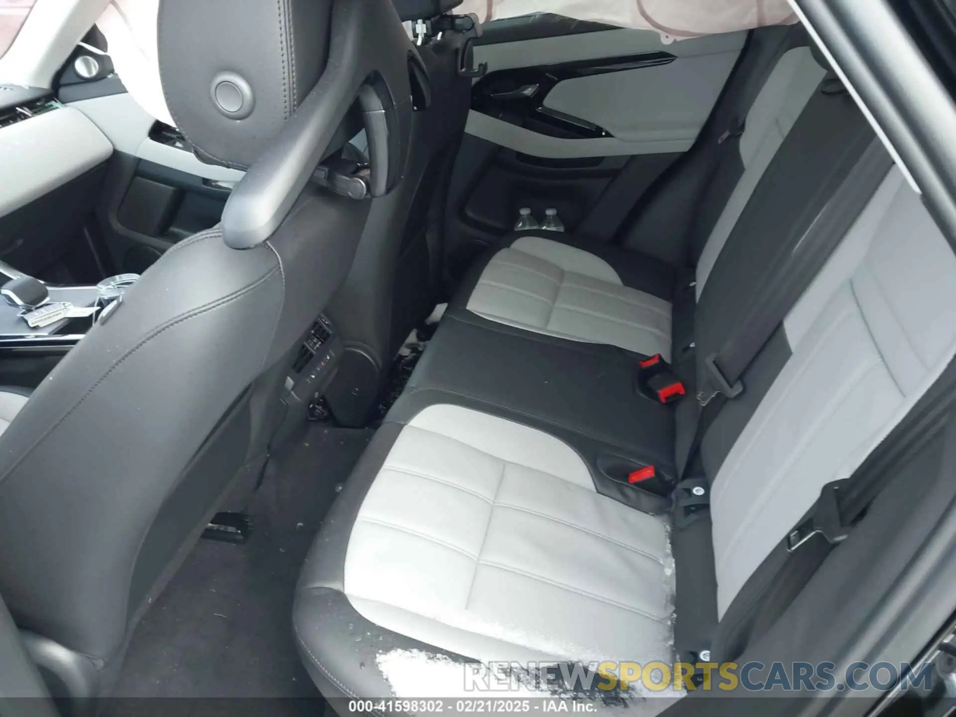 8 Photograph of a damaged car SALZL2FX5SH265606 LAND ROVER RANGE ROVER EVOQUE 2025