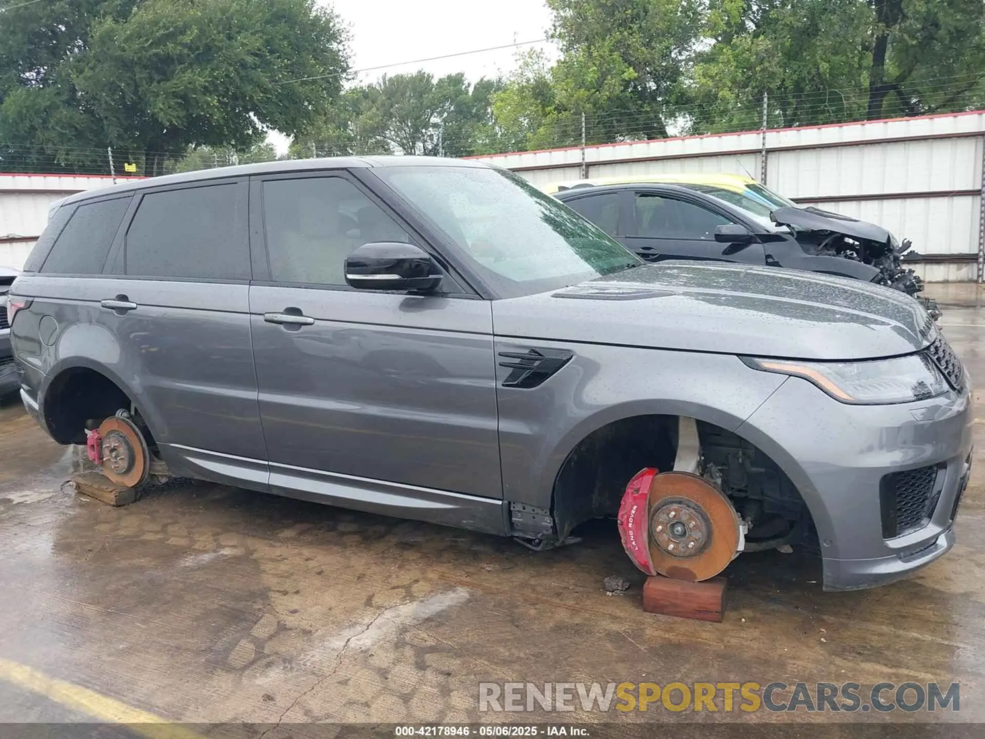 13 Photograph of a damaged car SALWR2RE1KA824220 LAND ROVER RANGE ROVER SPORT 2019