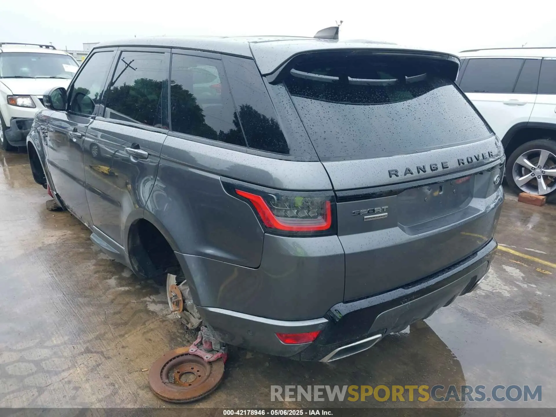 3 Photograph of a damaged car SALWR2RE1KA824220 LAND ROVER RANGE ROVER SPORT 2019