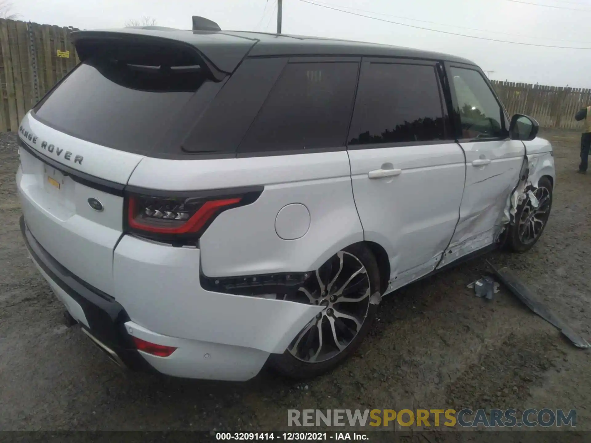 4 Photograph of a damaged car SALWR2RE4KA855462 LAND ROVER RANGE ROVER SPORT 2019