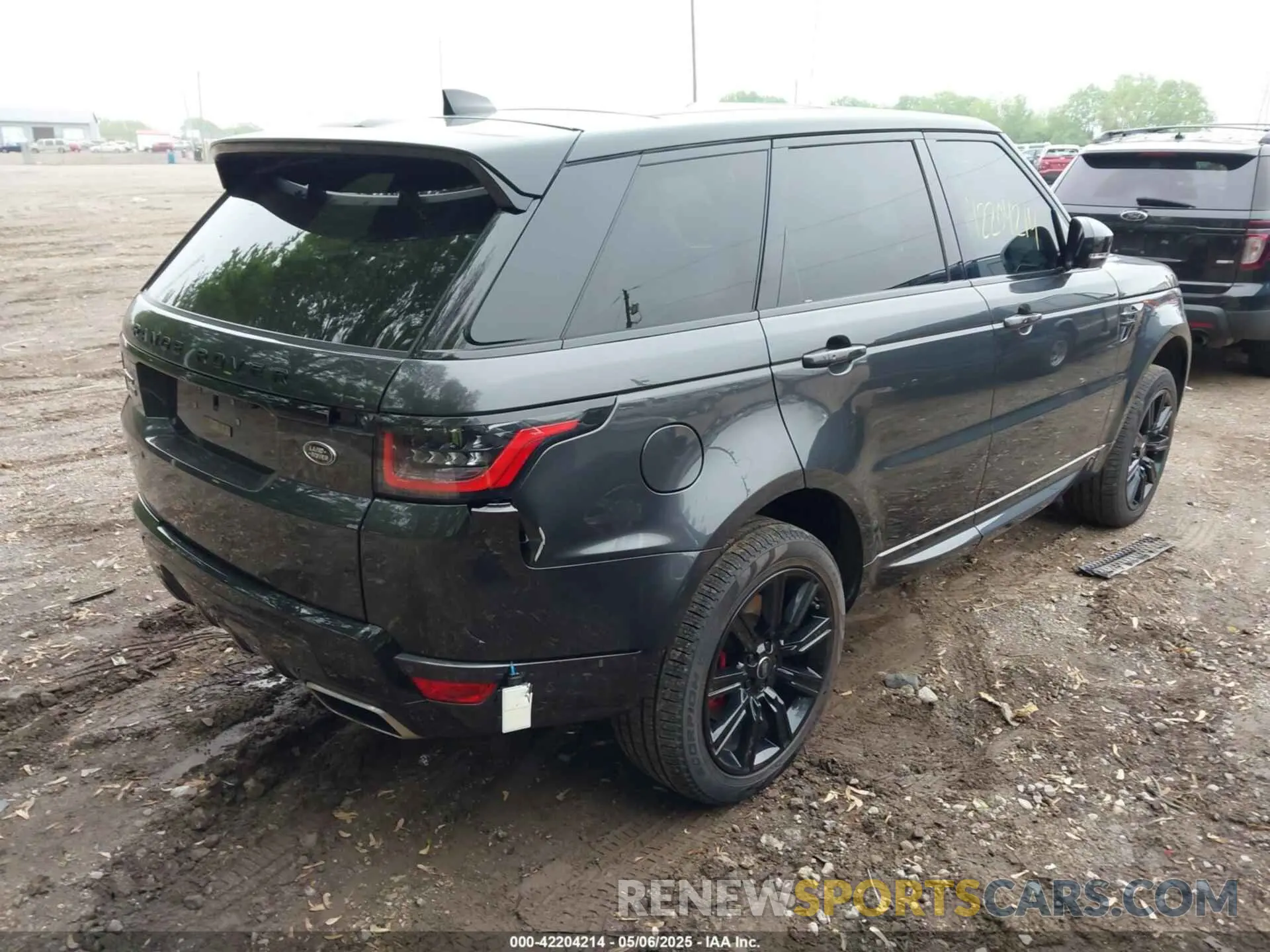 4 Photograph of a damaged car SALWR2RE5KA825046 LAND ROVER RANGE ROVER SPORT 2019