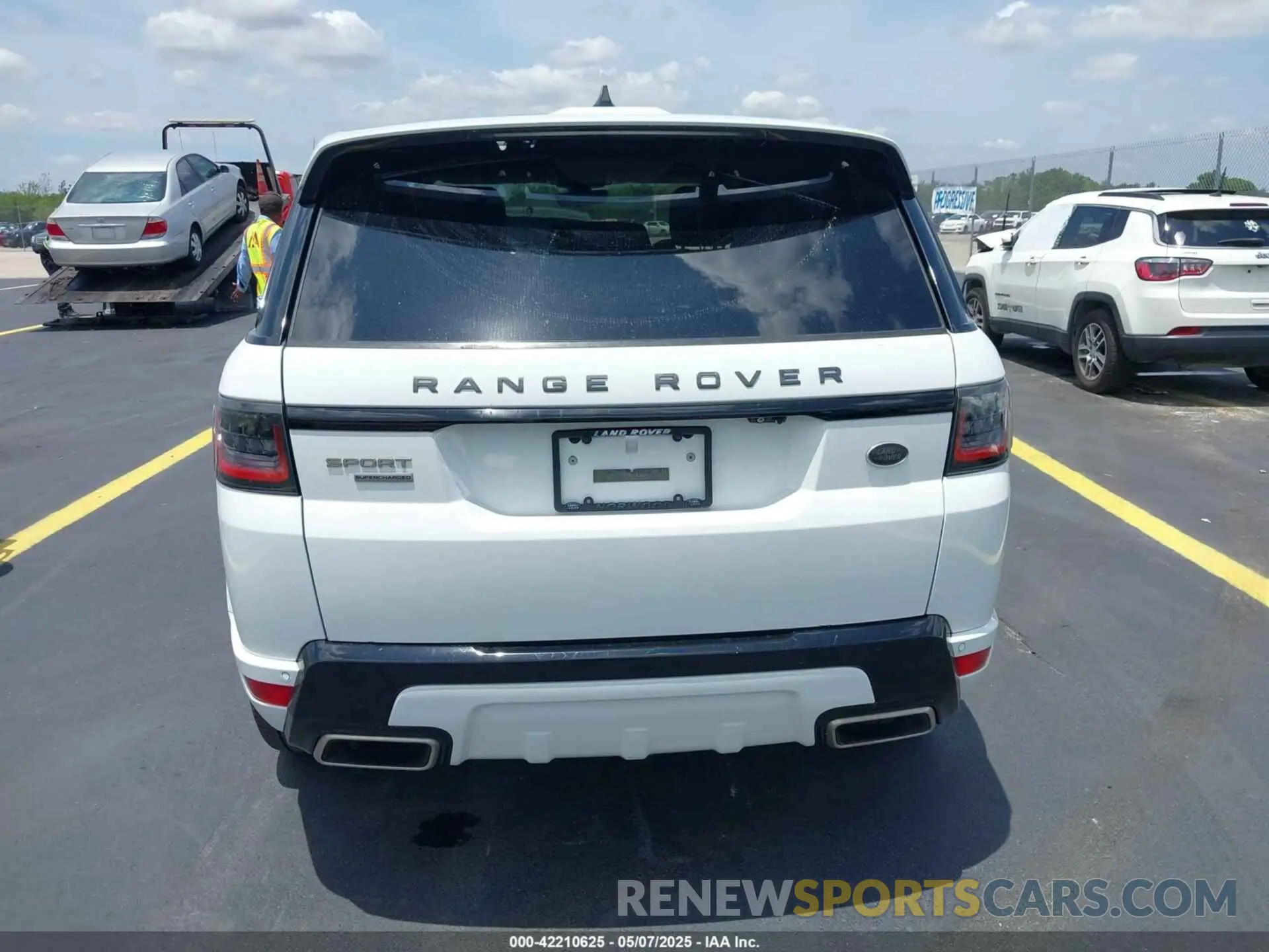 16 Photograph of a damaged car SALWR2RE5KA835818 LAND ROVER RANGE ROVER SPORT 2019