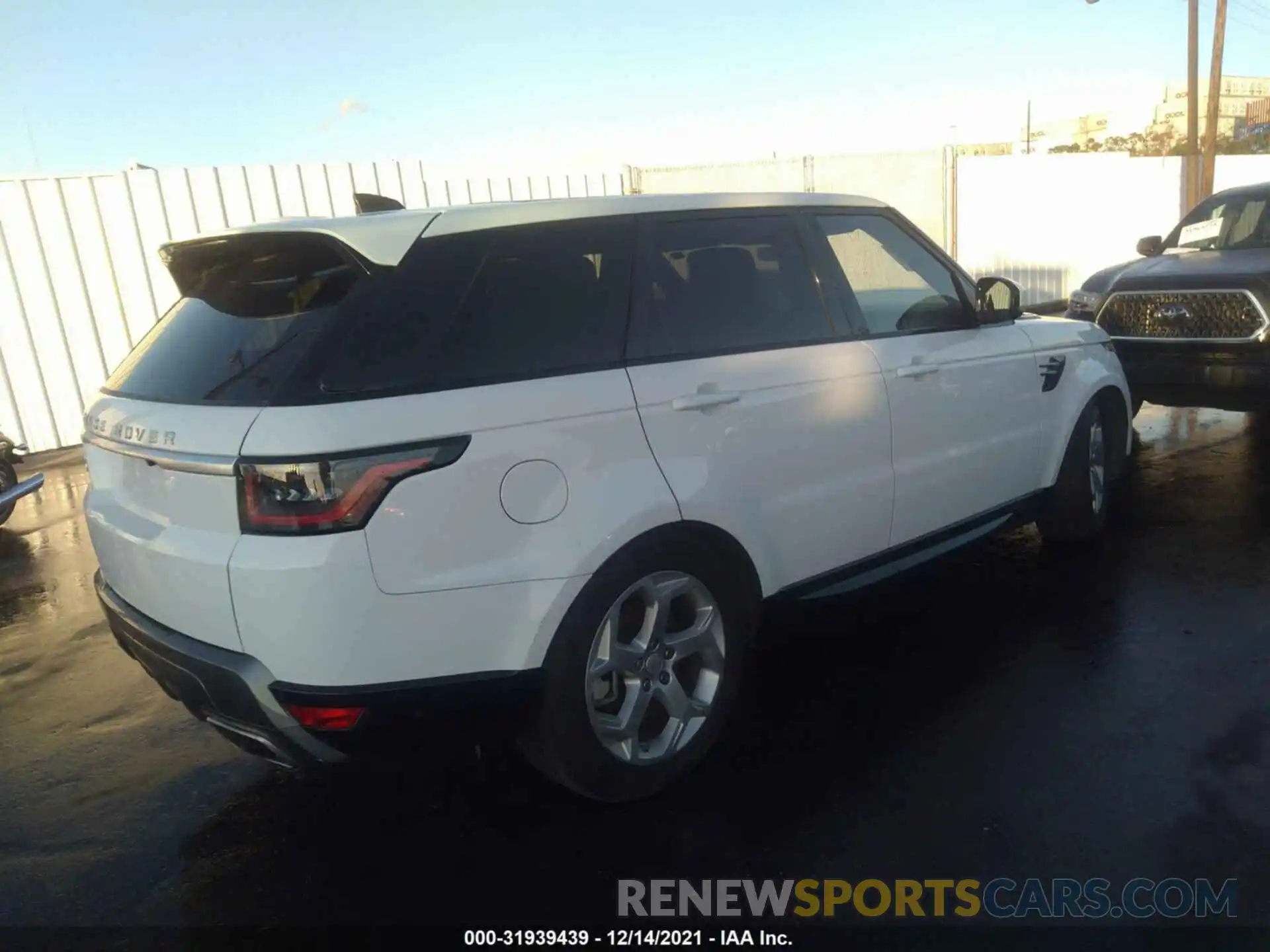 4 Photograph of a damaged car SALWR2RU0KA866448 LAND ROVER RANGE ROVER SPORT 2019