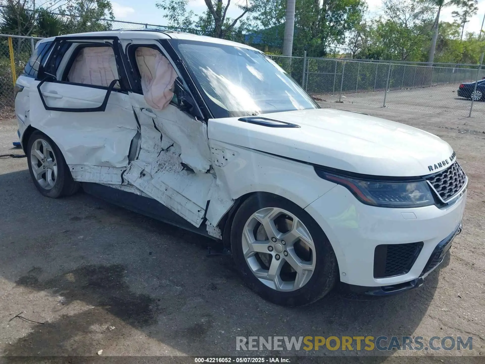 1 Photograph of a damaged car SALWR2RV2KA420472 LAND ROVER RANGE ROVER SPORT 2019