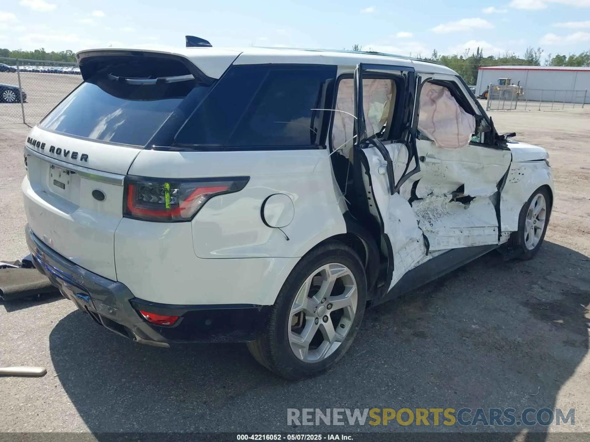 4 Photograph of a damaged car SALWR2RV2KA420472 LAND ROVER RANGE ROVER SPORT 2019