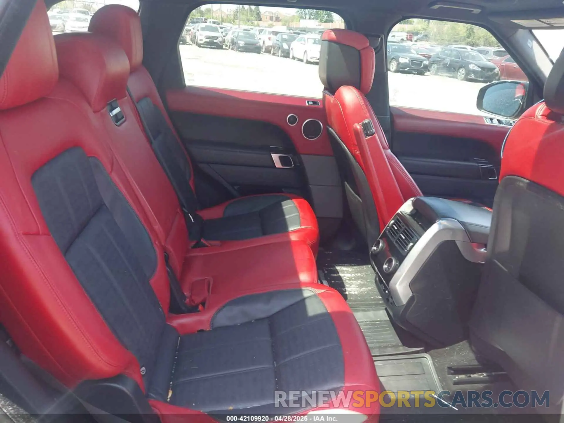 8 Photograph of a damaged car SALWV2SV8KA820624 LAND ROVER RANGE ROVER SPORT 2019