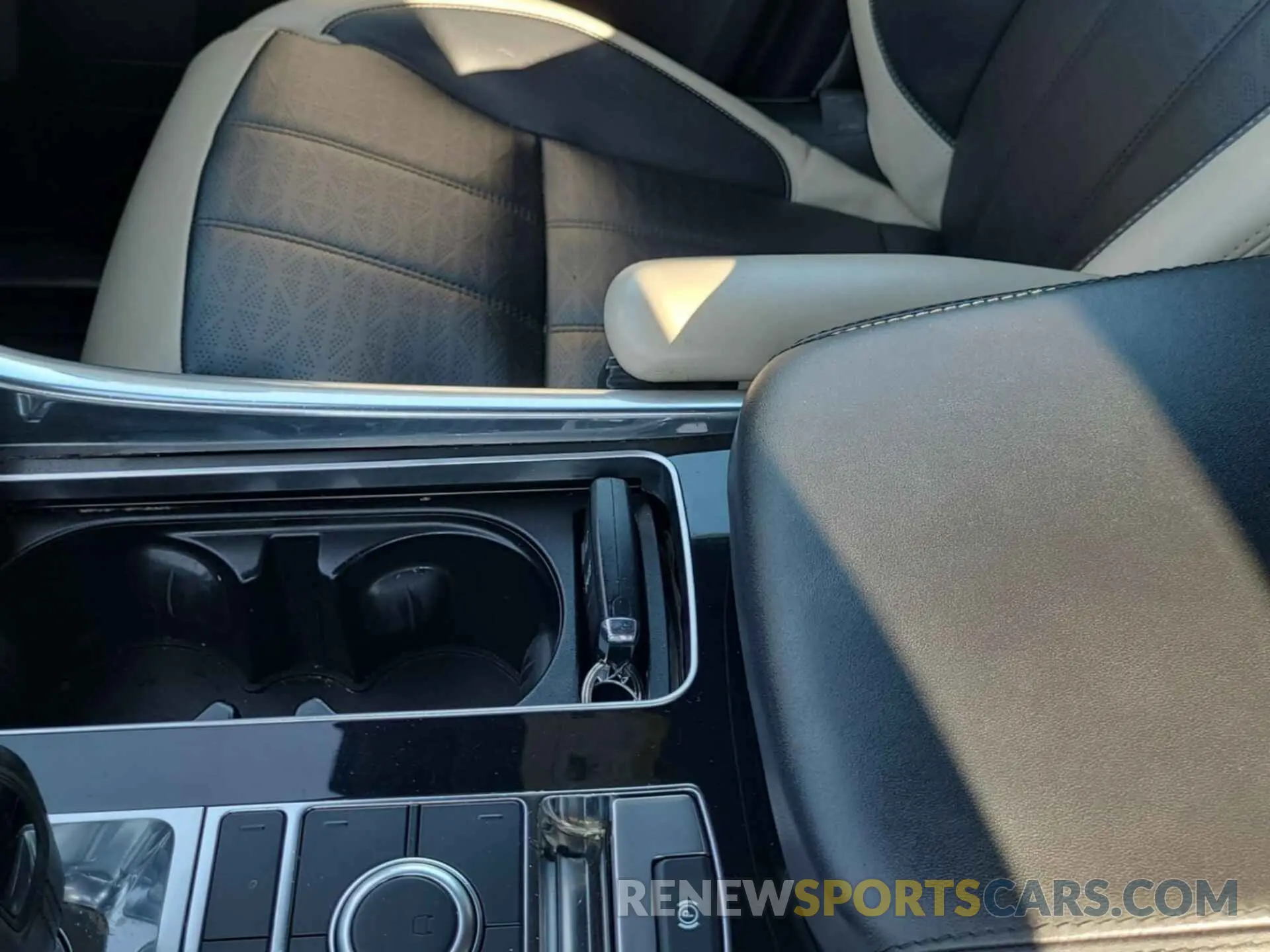 29 Photograph of a damaged car SALWV2SV9KA820406 LAND ROVER RANGE ROVER SPORT 2019