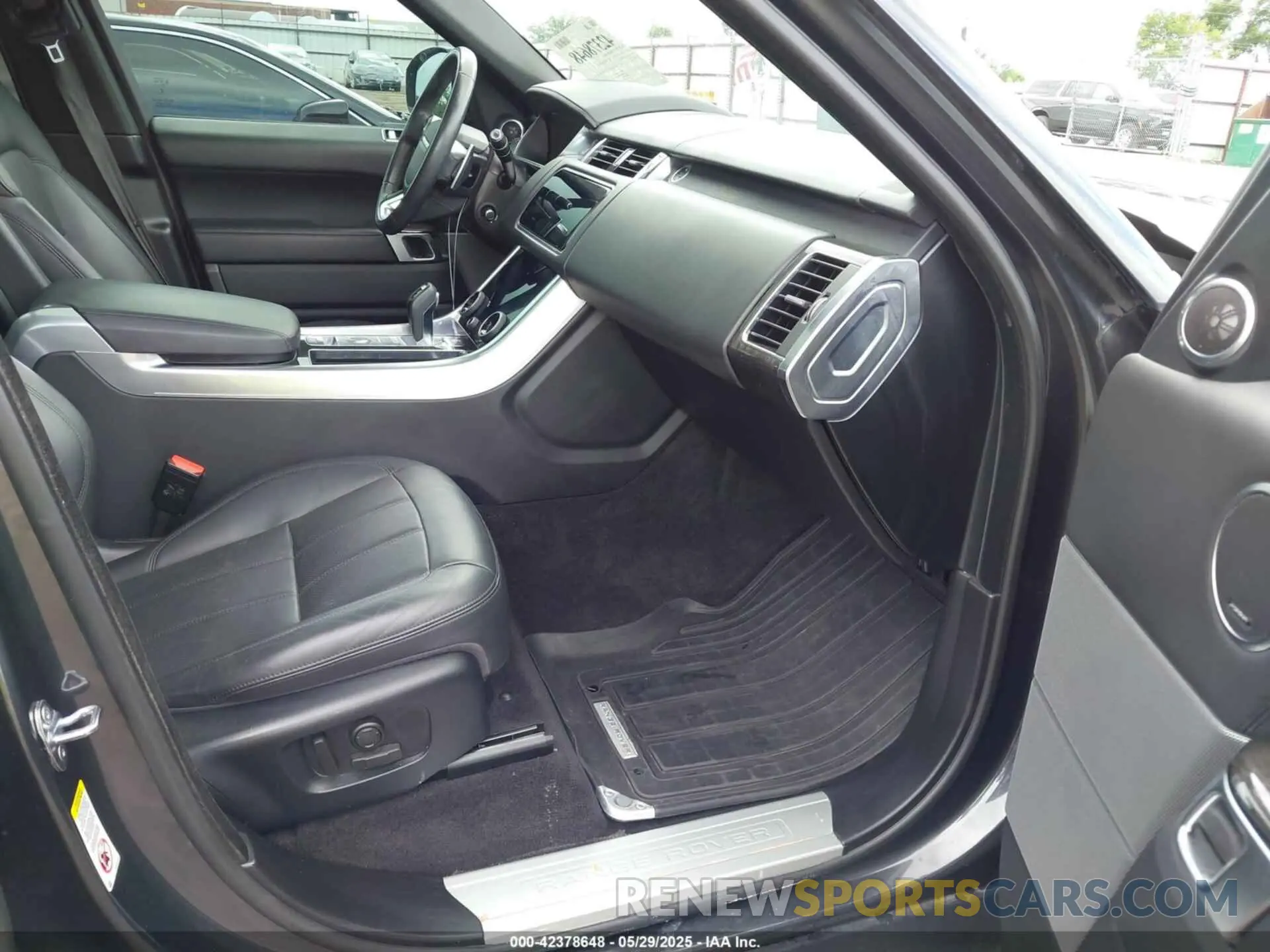 5 Photograph of a damaged car SALWR2SEXLA747830 LAND ROVER RANGE ROVER SPORT 2020