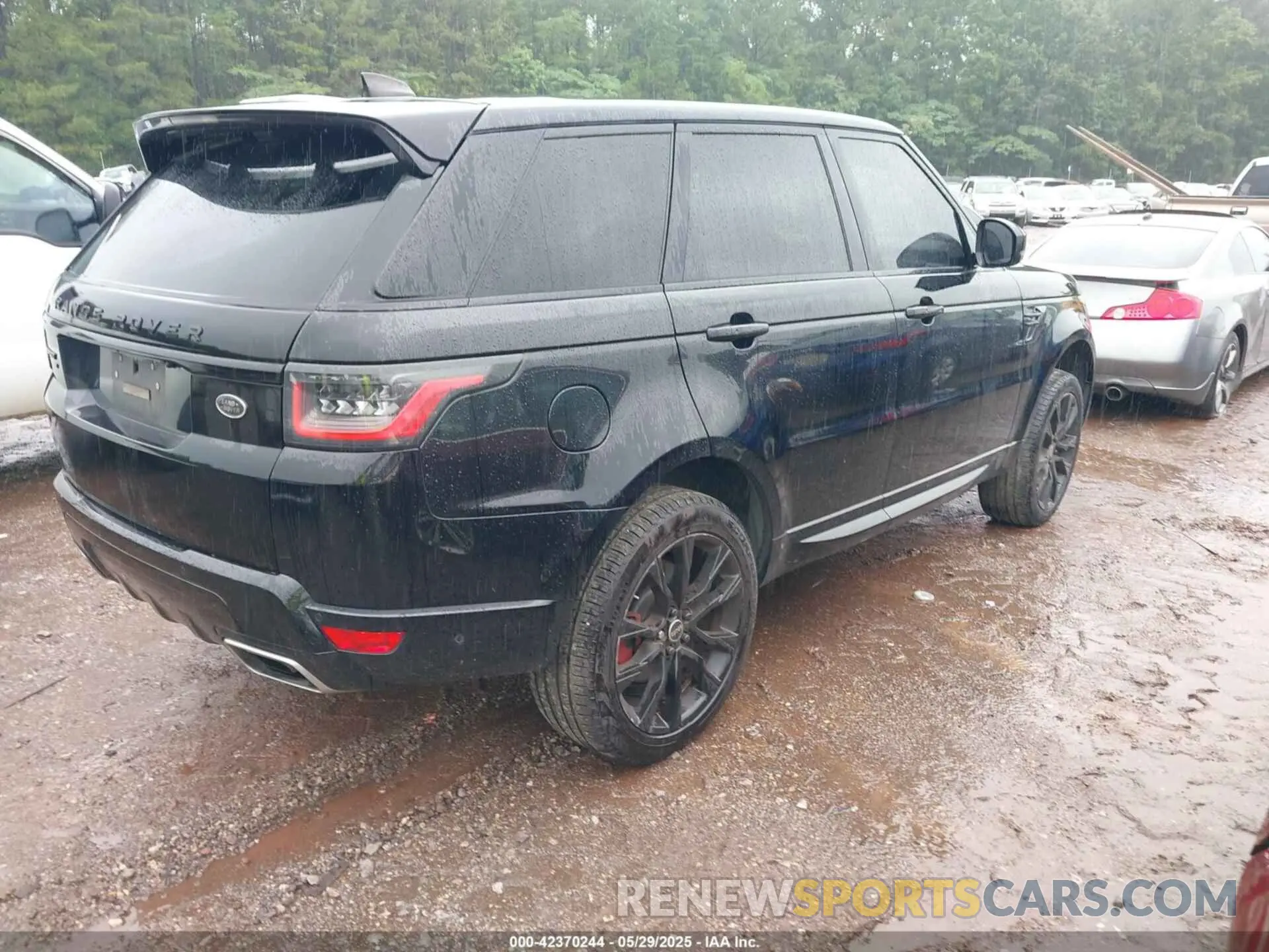 4 Photograph of a damaged car SALWR2SU5LA883189 LAND ROVER RANGE ROVER SPORT 2020