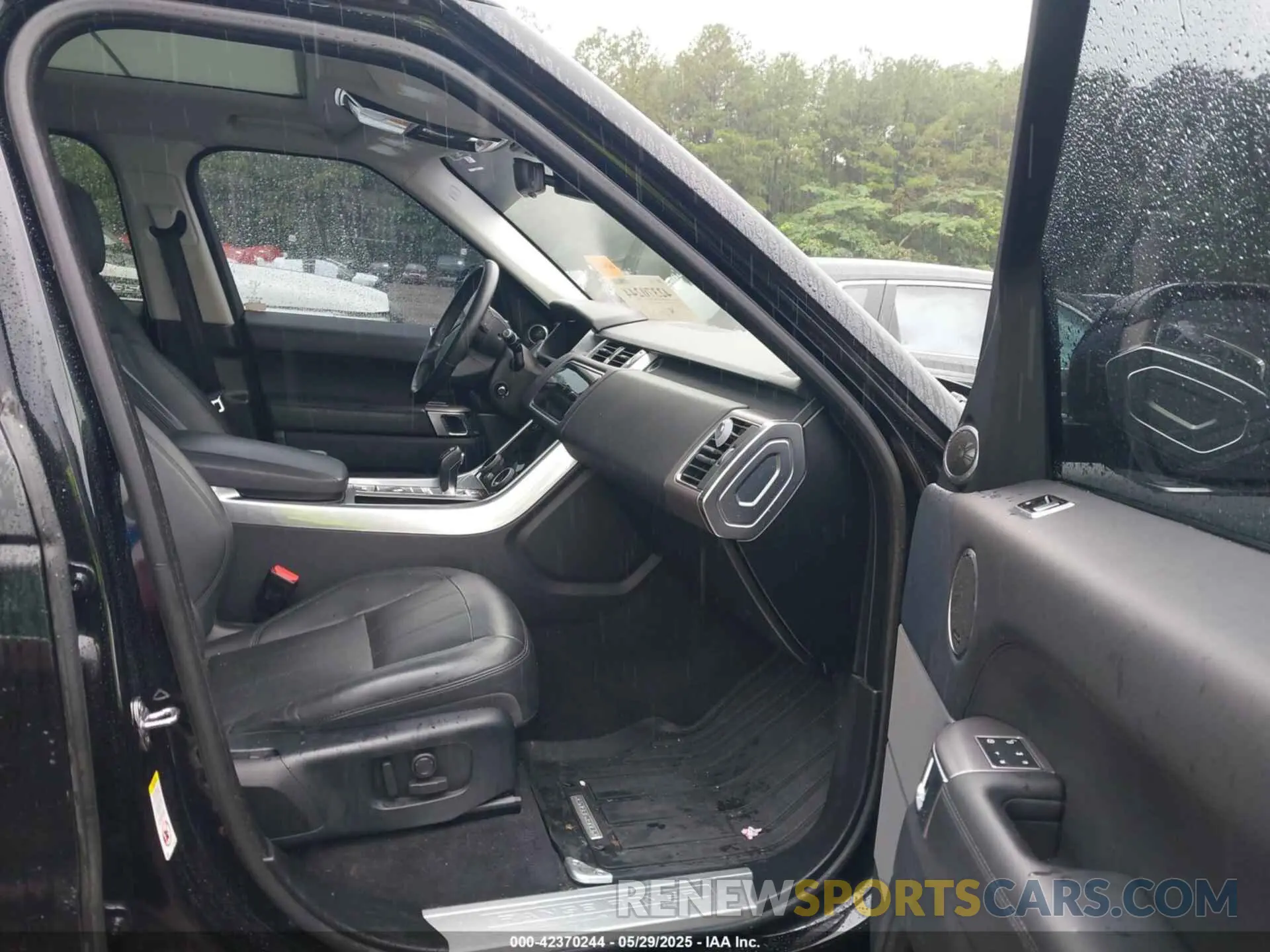 5 Photograph of a damaged car SALWR2SU5LA883189 LAND ROVER RANGE ROVER SPORT 2020