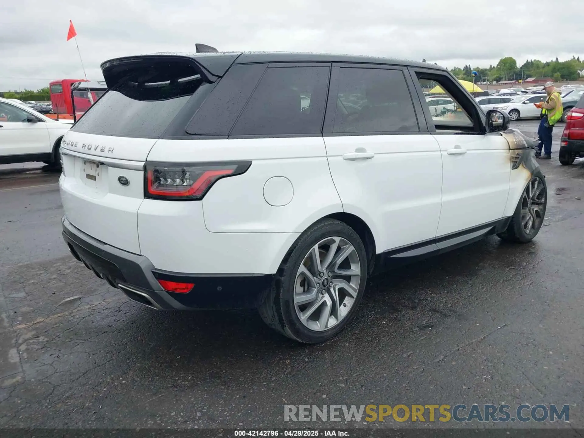 4 Photograph of a damaged car SALWR2SU9LA883826 LAND ROVER RANGE ROVER SPORT 2020