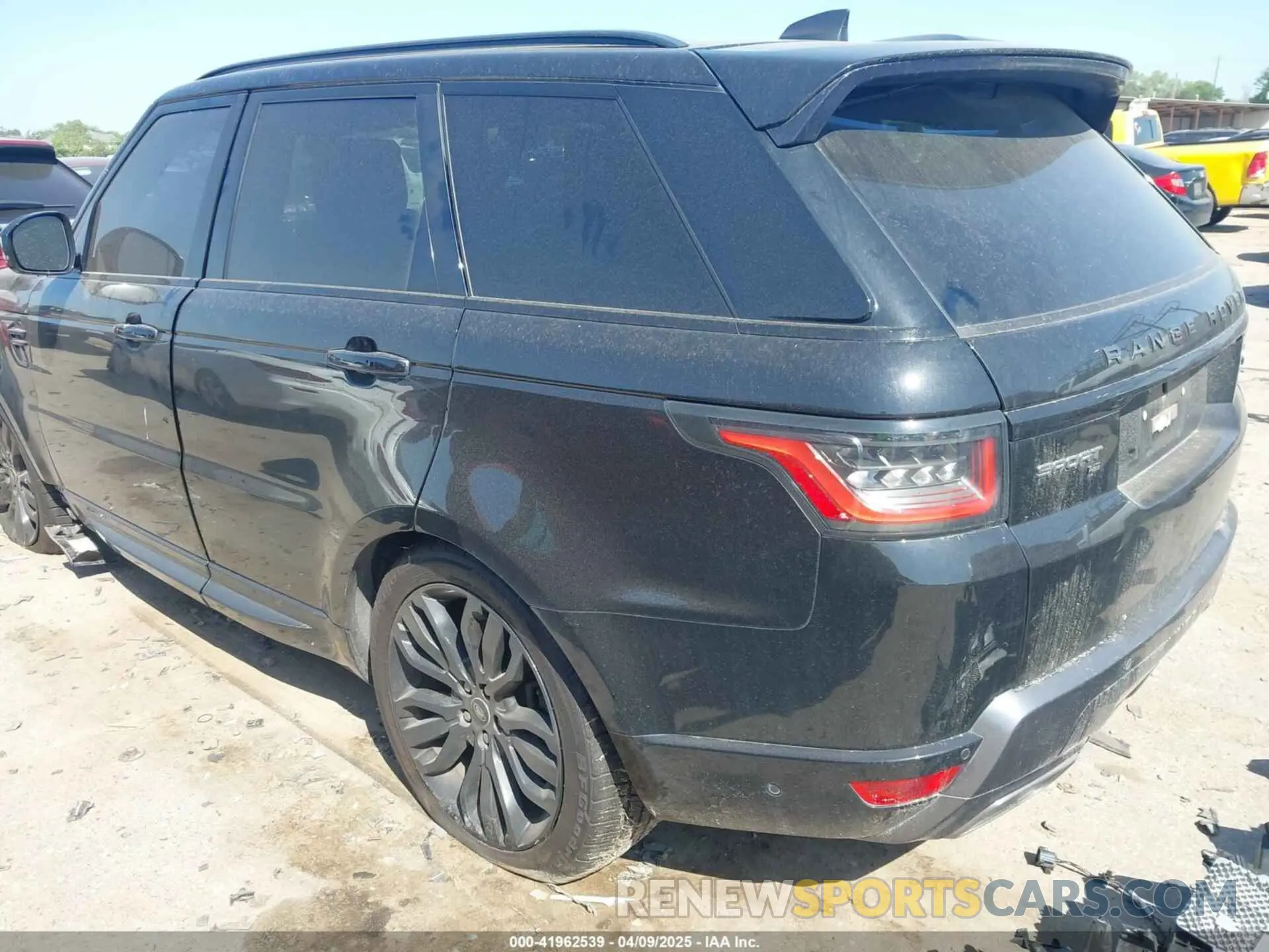 3 Photograph of a damaged car SALWR2SUXMA772543 LAND ROVER RANGE ROVER SPORT 2021