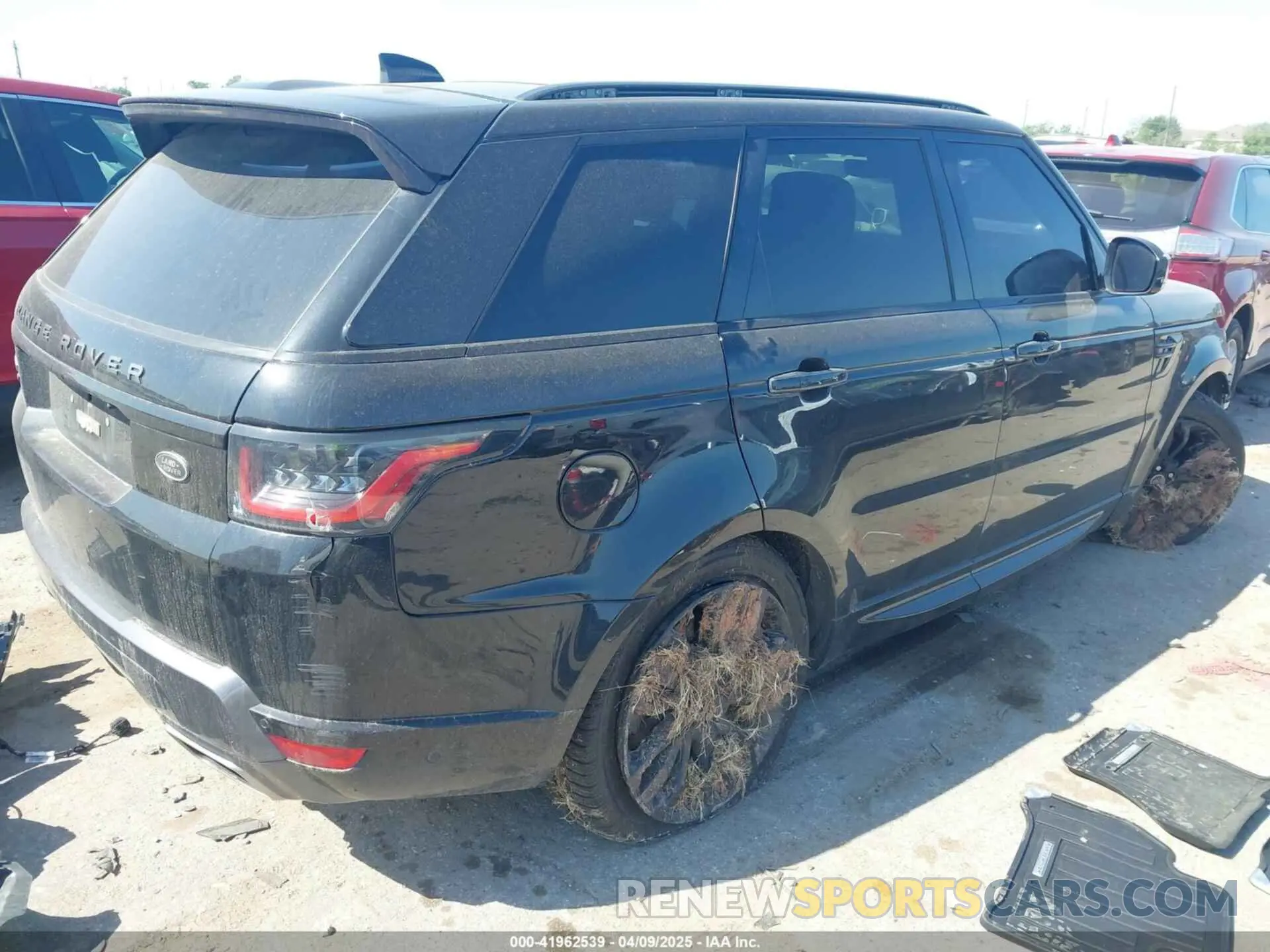 4 Photograph of a damaged car SALWR2SUXMA772543 LAND ROVER RANGE ROVER SPORT 2021