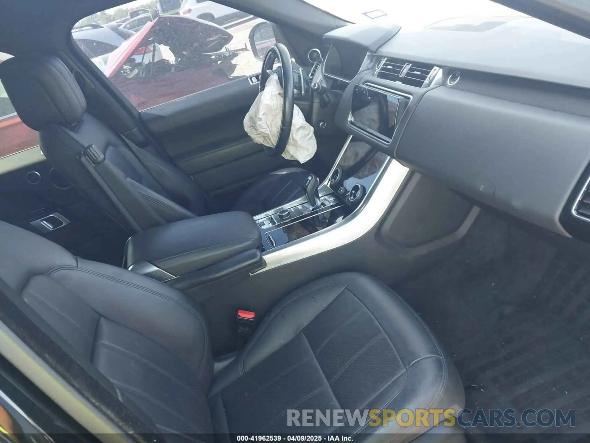 5 Photograph of a damaged car SALWR2SUXMA772543 LAND ROVER RANGE ROVER SPORT 2021