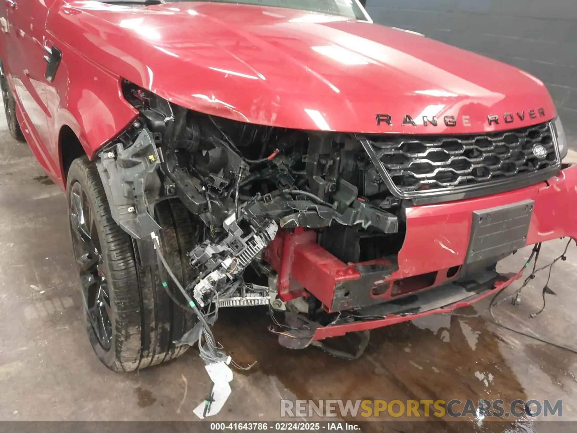 18 Photograph of a damaged car SALWS2RU5NA220721 LAND ROVER RANGE ROVER SPORT 2022