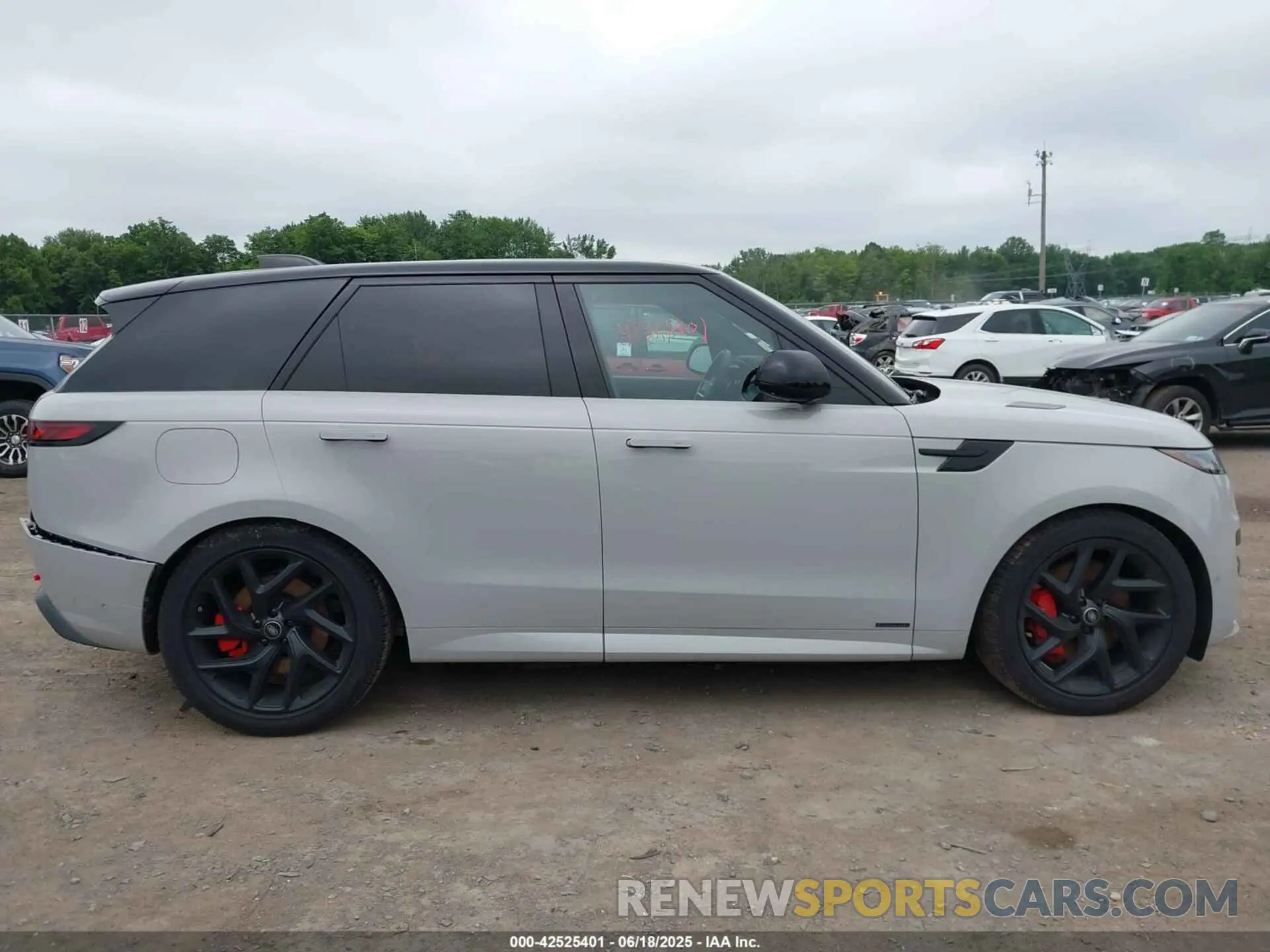 14 Photograph of a damaged car SAL119E4XPA132200 LAND ROVER RANGE ROVER SPORT 2023