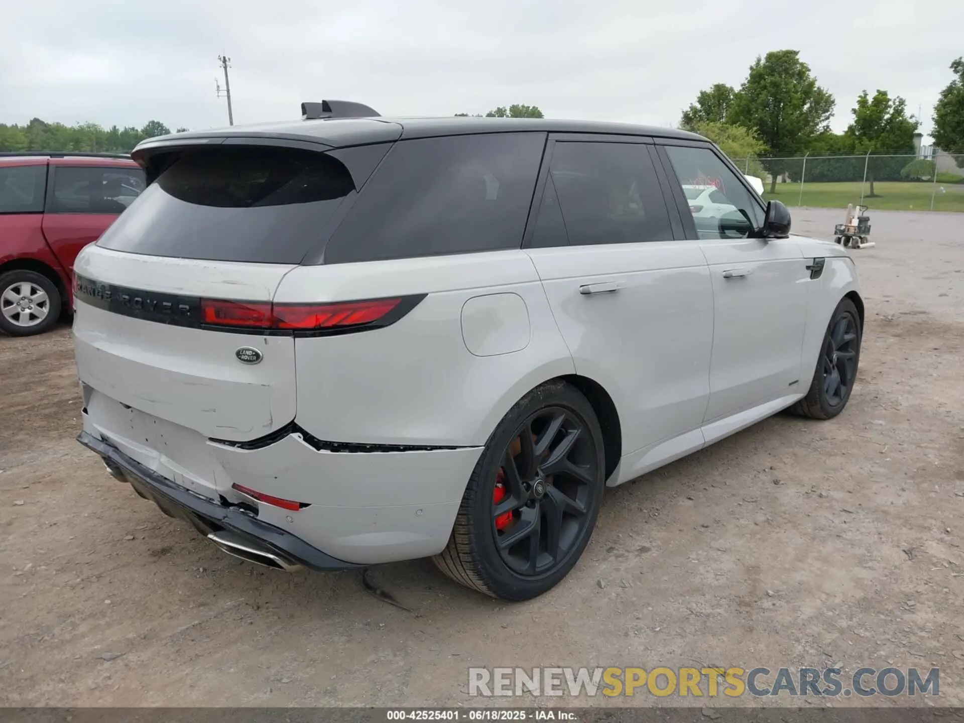 4 Photograph of a damaged car SAL119E4XPA132200 LAND ROVER RANGE ROVER SPORT 2023