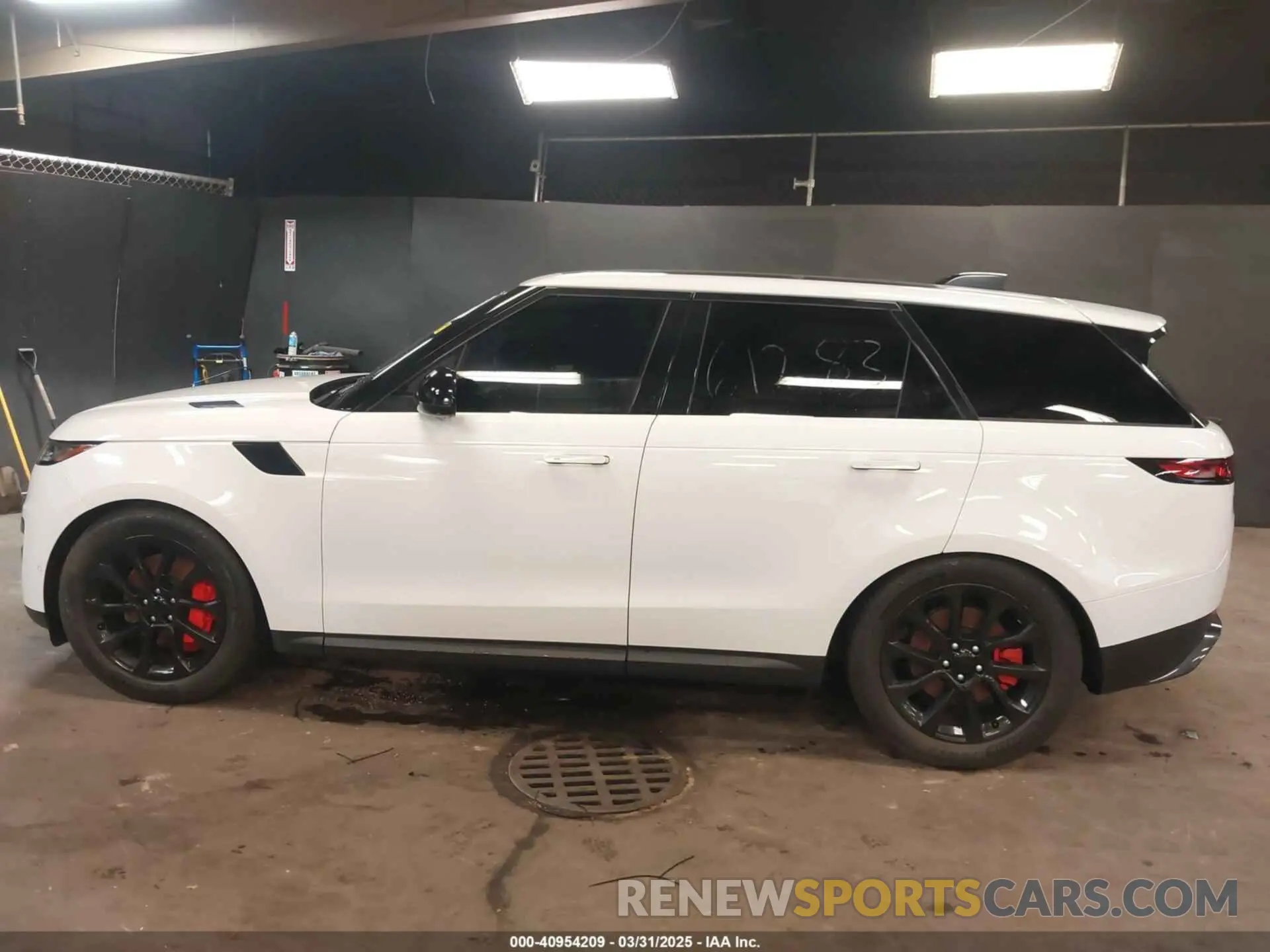 14 Photograph of a damaged car SAL1P9EU6PA108829 LAND ROVER RANGE ROVER SPORT 2023