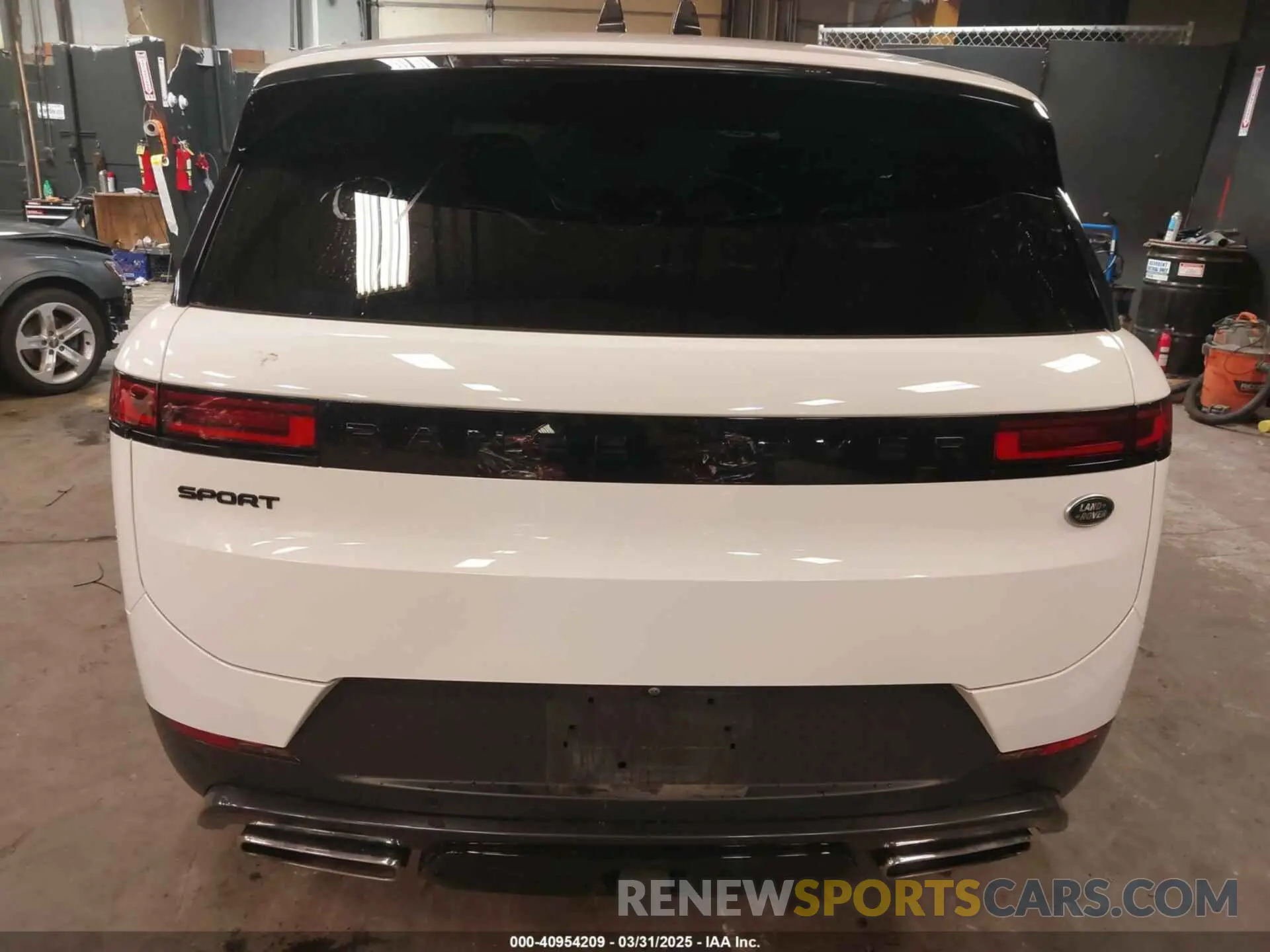 16 Photograph of a damaged car SAL1P9EU6PA108829 LAND ROVER RANGE ROVER SPORT 2023