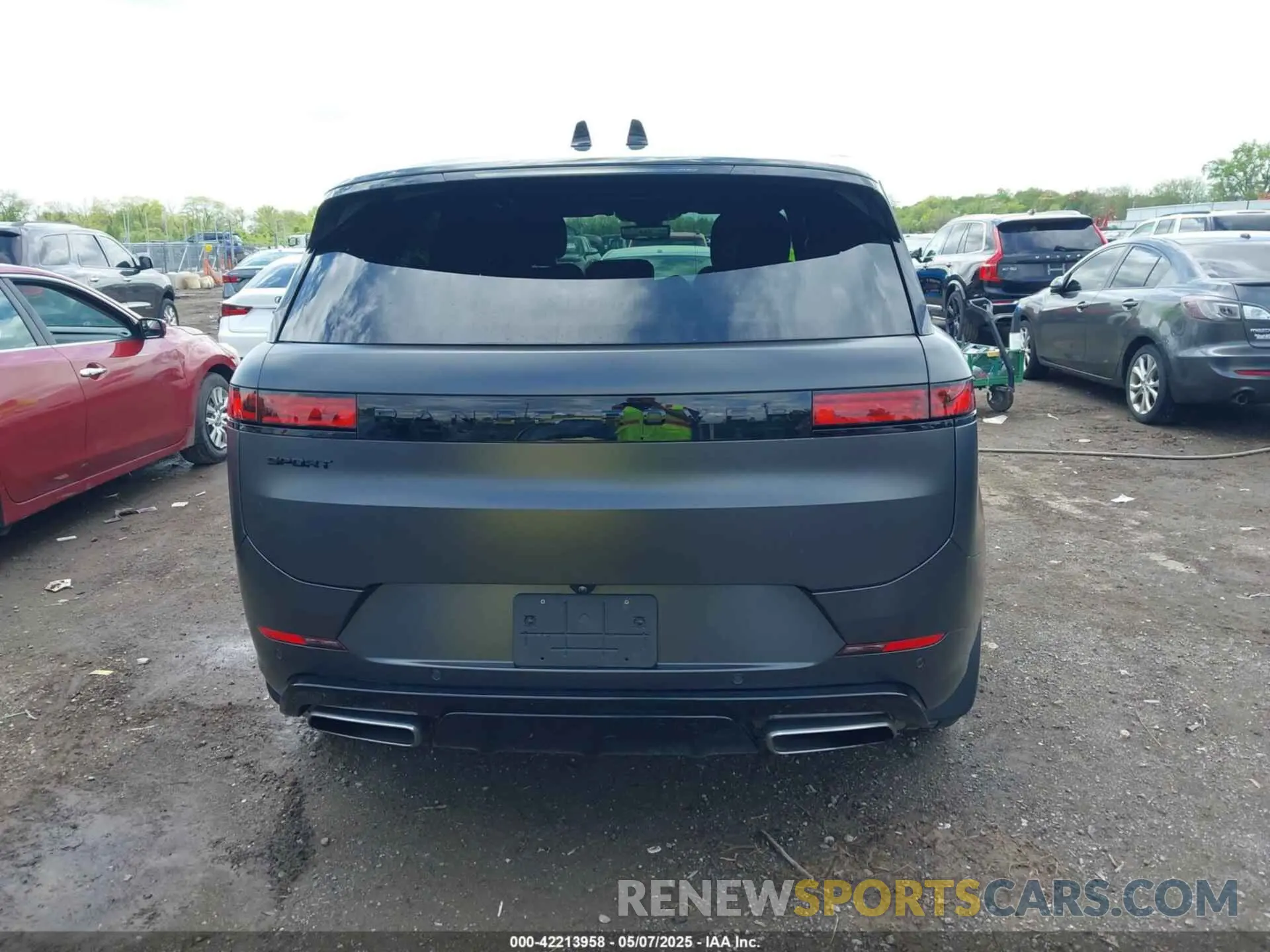 16 Photograph of a damaged car SAL1L9FU1RA413863 LAND ROVER RANGE ROVER SPORT 2024