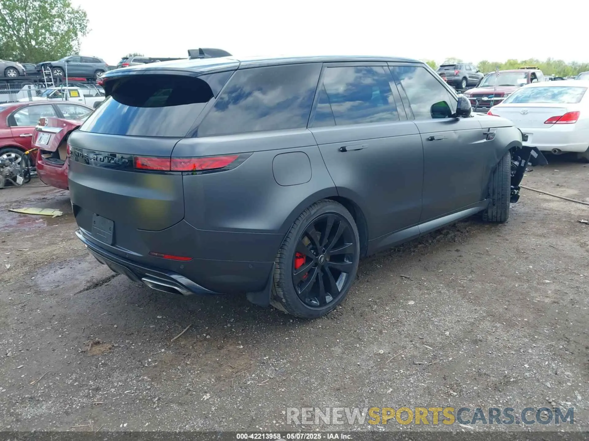 4 Photograph of a damaged car SAL1L9FU1RA413863 LAND ROVER RANGE ROVER SPORT 2024