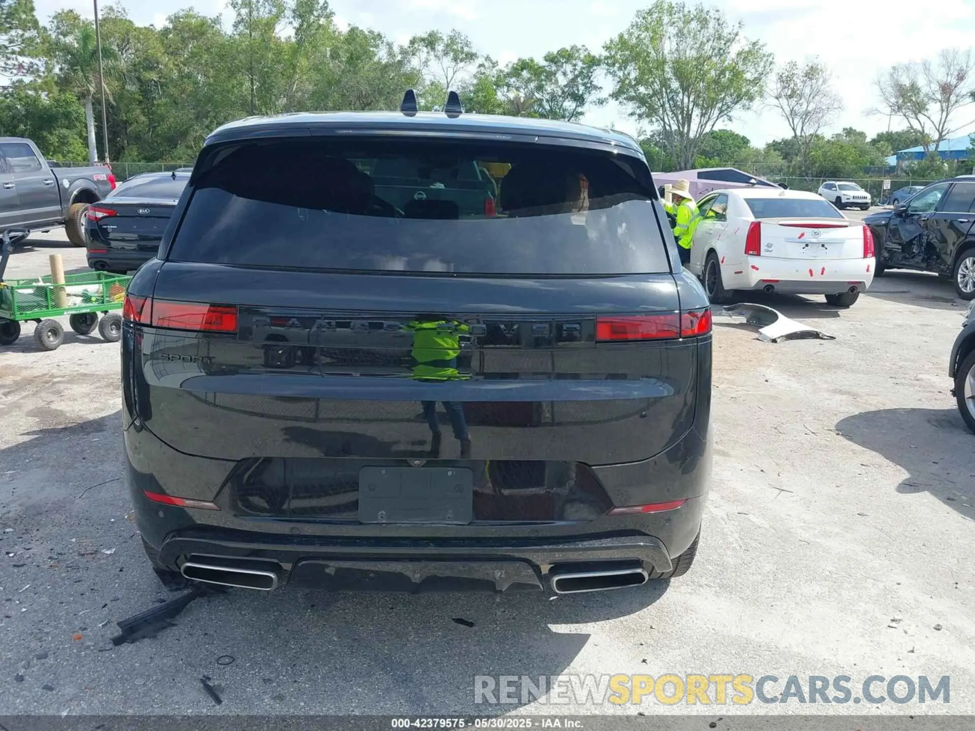 17 Photograph of a damaged car SAL1L9FU3RA420944 LAND ROVER RANGE ROVER SPORT 2024