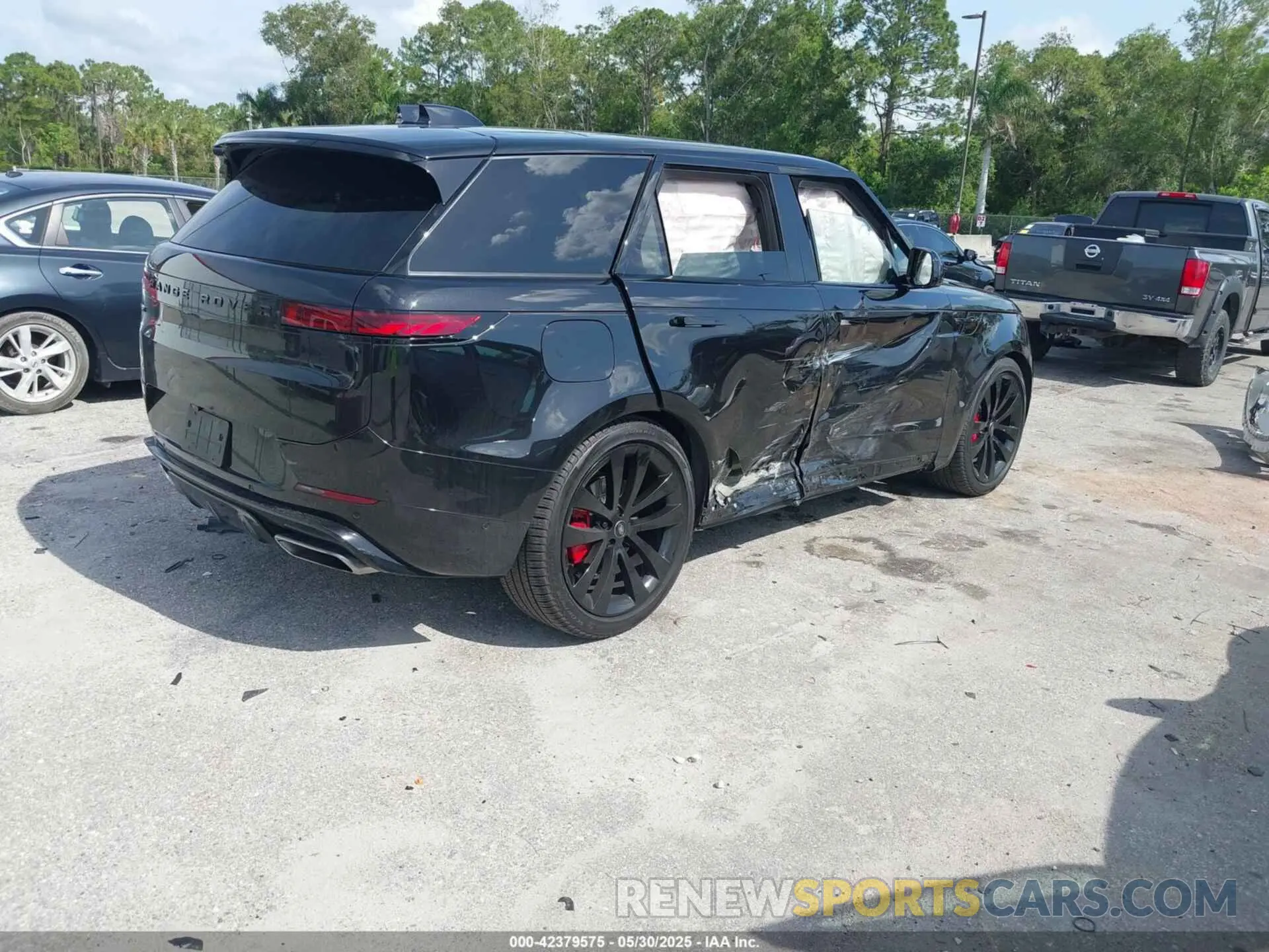 4 Photograph of a damaged car SAL1L9FU3RA420944 LAND ROVER RANGE ROVER SPORT 2024