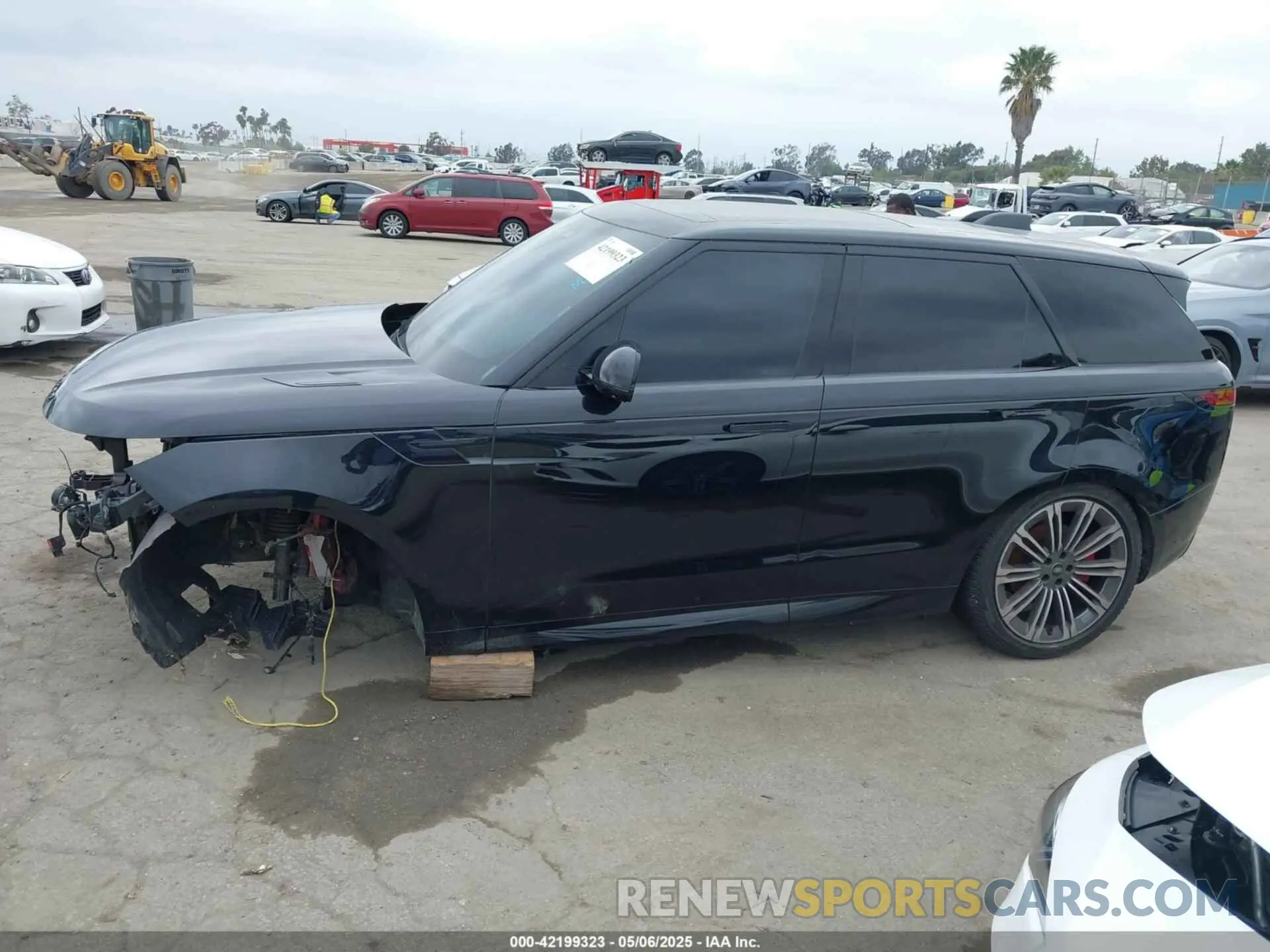 13 Photograph of a damaged car SAL1L9FU7RA174142 LAND ROVER RANGE ROVER SPORT 2024