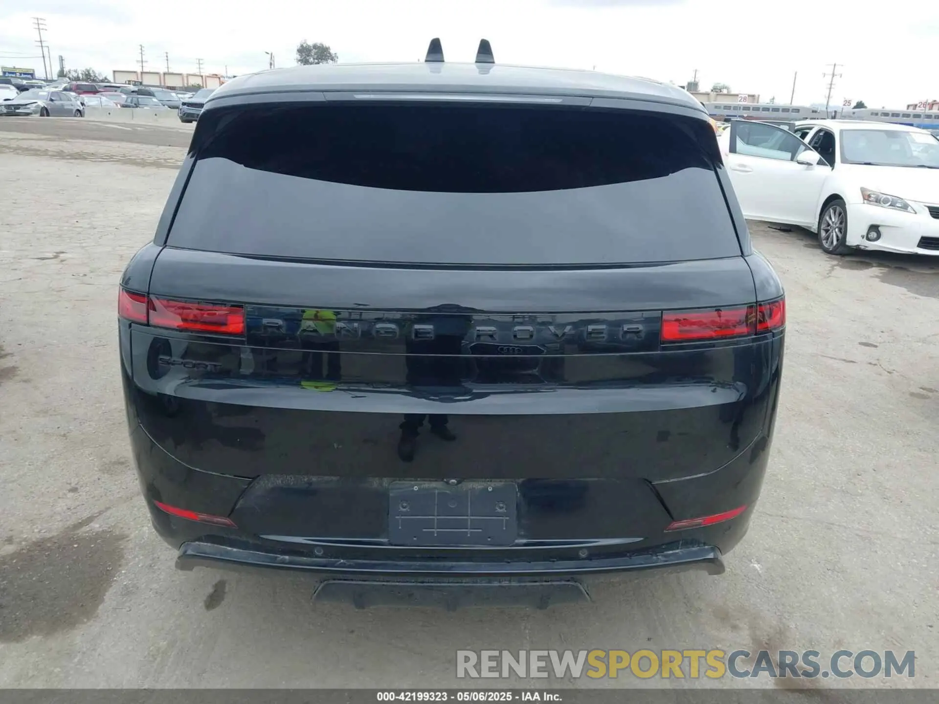 15 Photograph of a damaged car SAL1L9FU7RA174142 LAND ROVER RANGE ROVER SPORT 2024