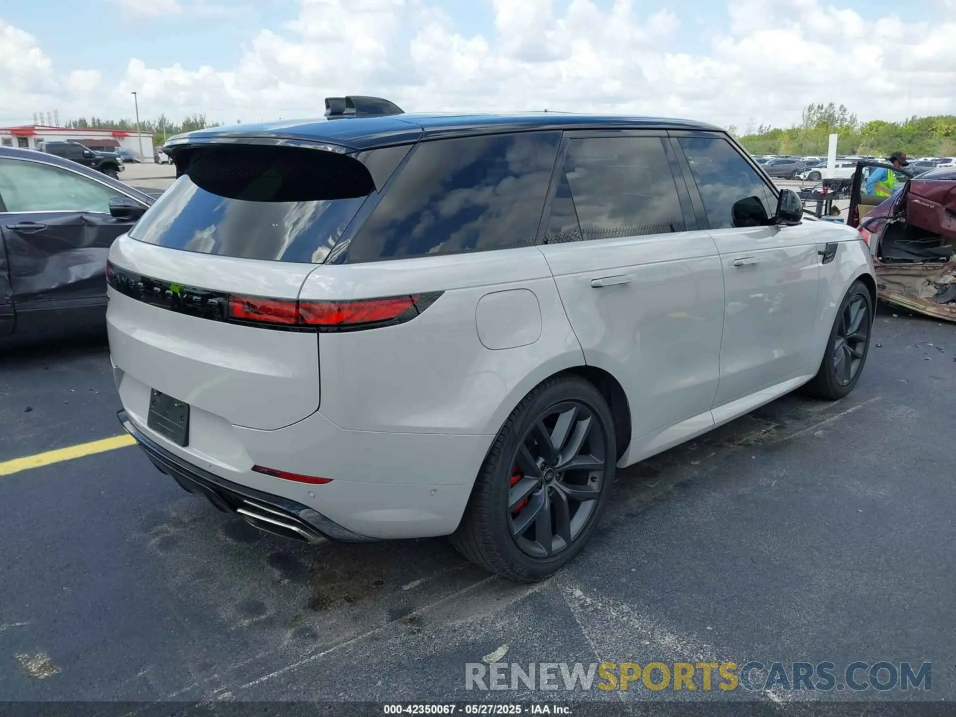 4 Photograph of a damaged car SAL1L9FU7RA180295 LAND ROVER RANGE ROVER SPORT 2024