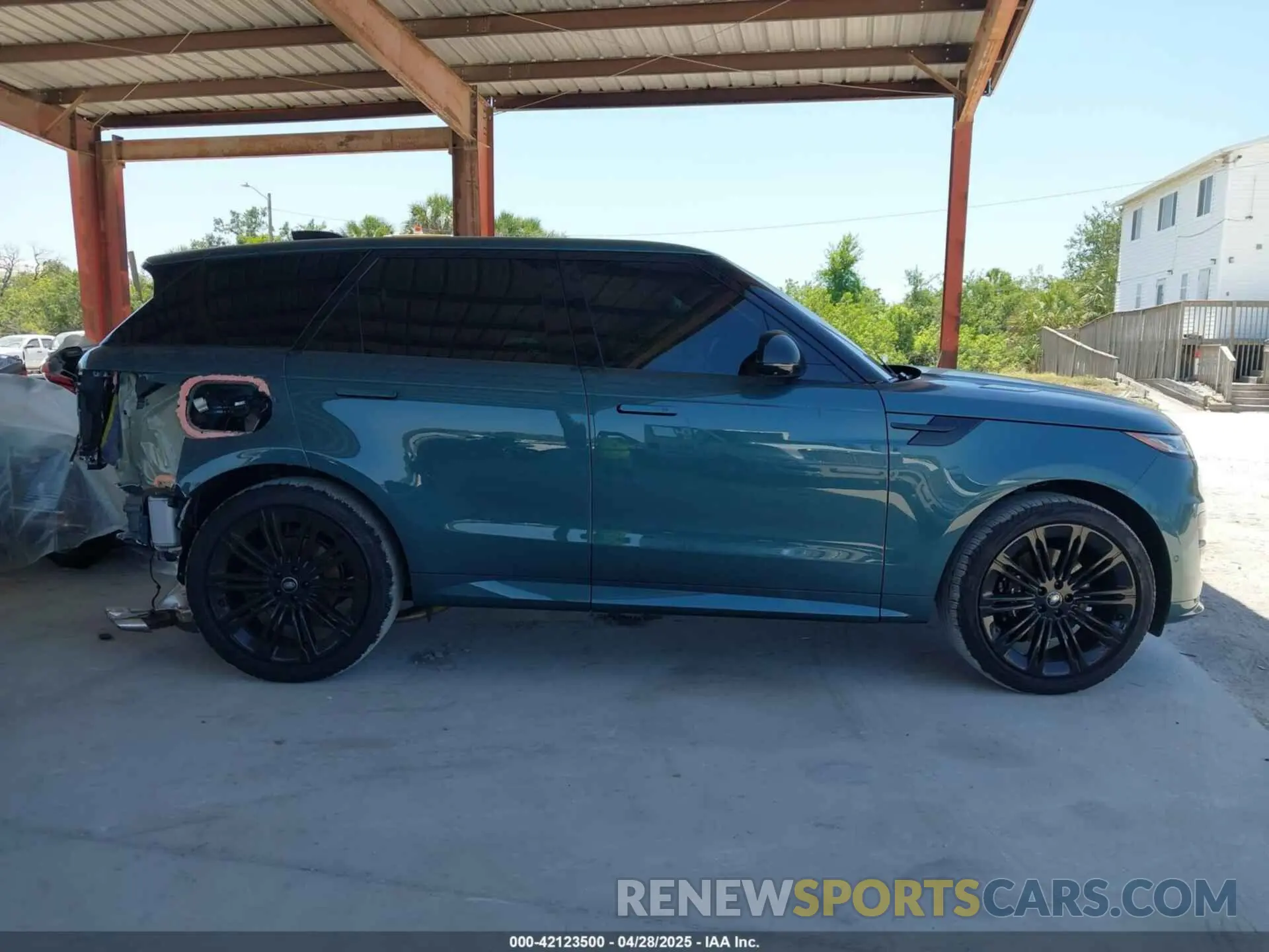 14 Photograph of a damaged car SAL1L9FU7RA413561 LAND ROVER RANGE ROVER SPORT 2024