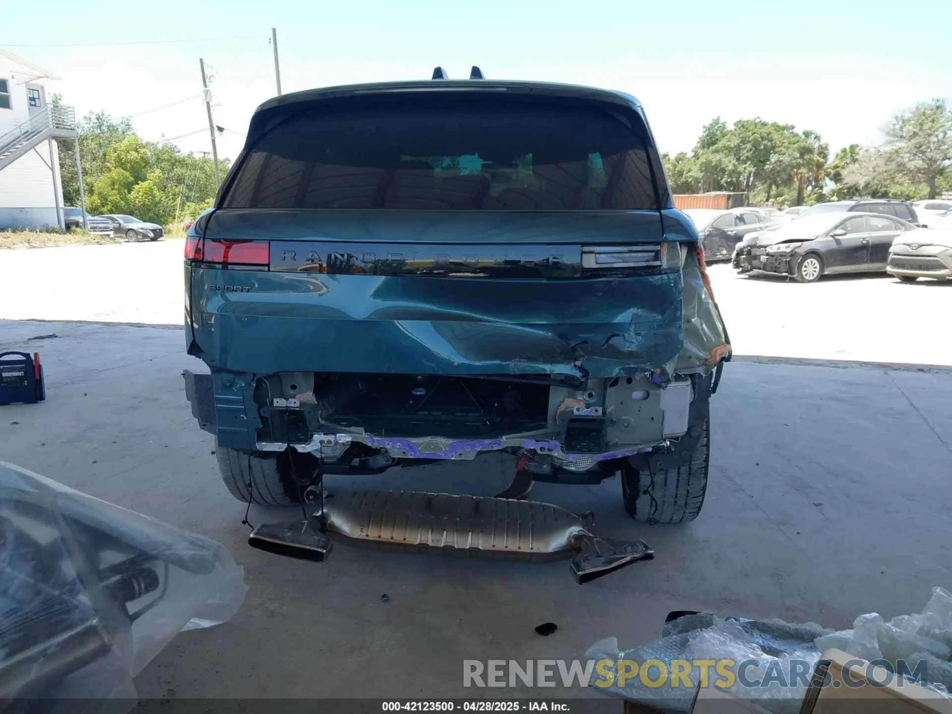 17 Photograph of a damaged car SAL1L9FU7RA413561 LAND ROVER RANGE ROVER SPORT 2024