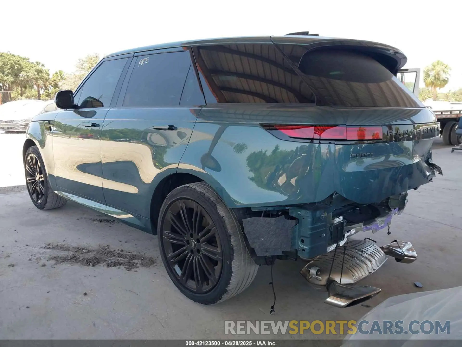 3 Photograph of a damaged car SAL1L9FU7RA413561 LAND ROVER RANGE ROVER SPORT 2024