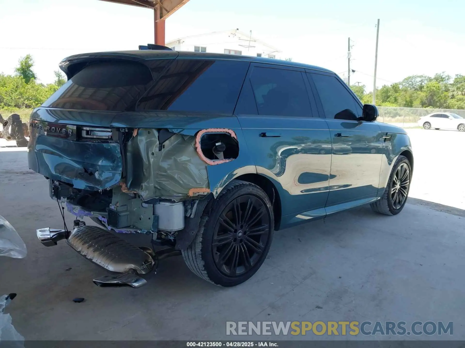 4 Photograph of a damaged car SAL1L9FU7RA413561 LAND ROVER RANGE ROVER SPORT 2024