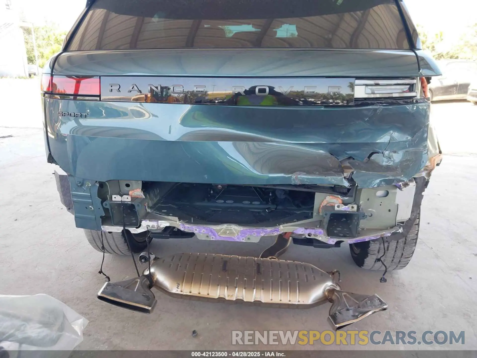 6 Photograph of a damaged car SAL1L9FU7RA413561 LAND ROVER RANGE ROVER SPORT 2024