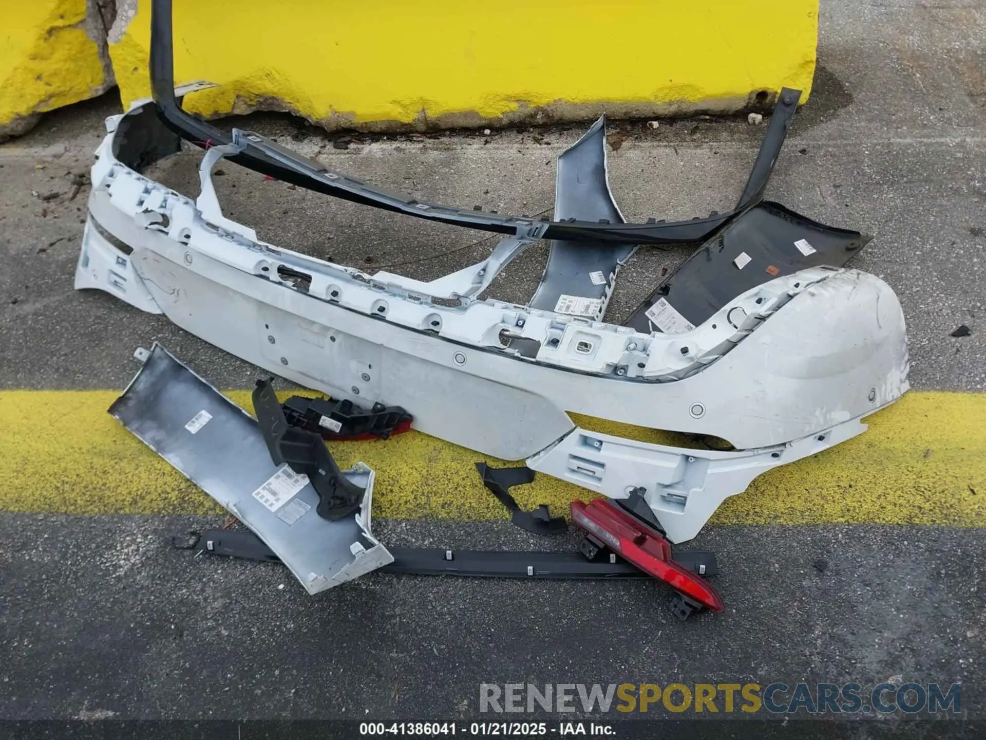 12 Photograph of a damaged car SAL1L9FU8RA402746 LAND ROVER RANGE ROVER SPORT 2024