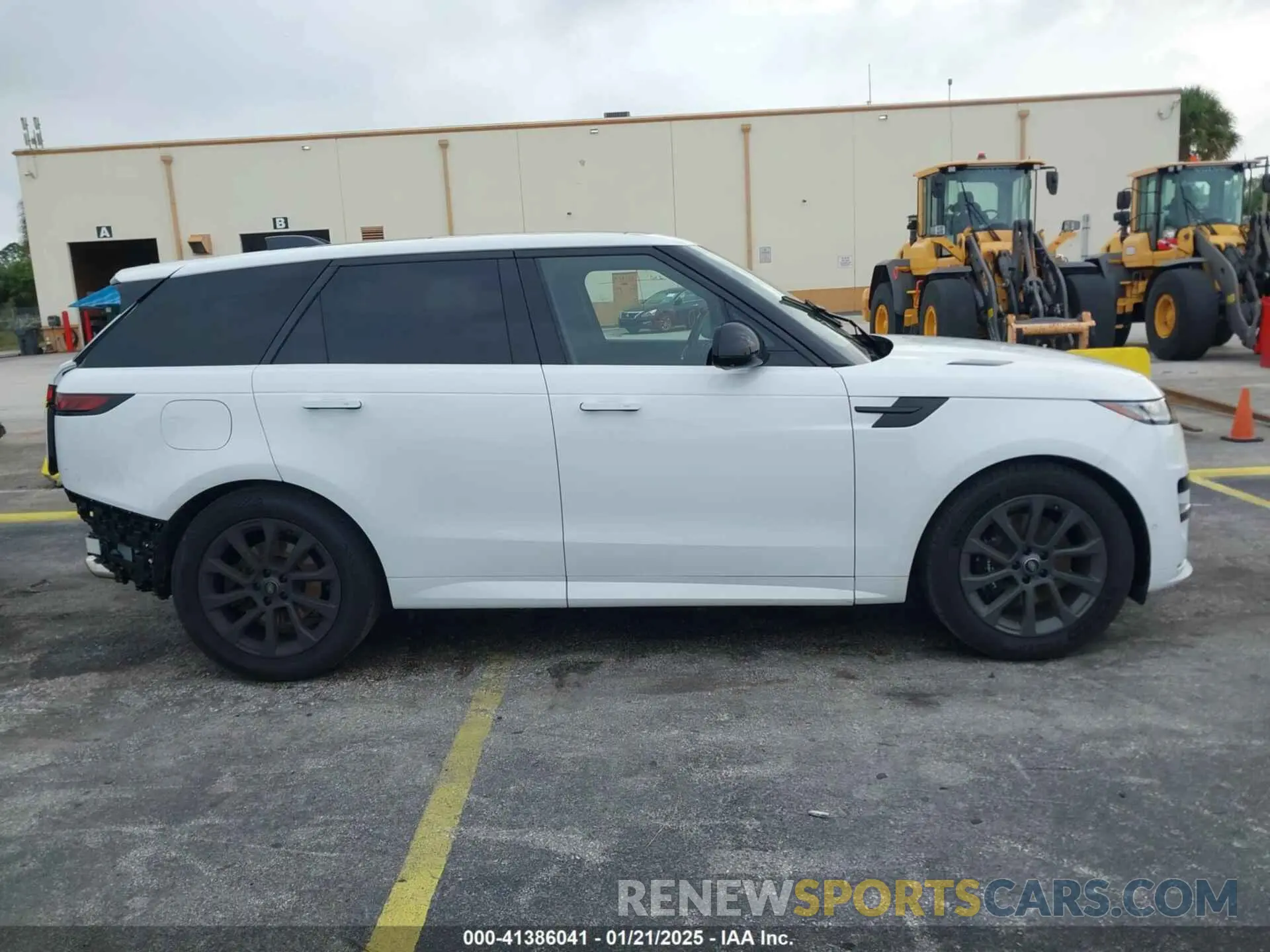 14 Photograph of a damaged car SAL1L9FU8RA402746 LAND ROVER RANGE ROVER SPORT 2024