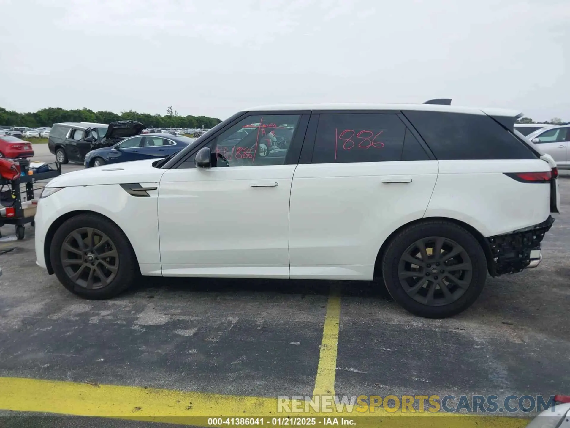 15 Photograph of a damaged car SAL1L9FU8RA402746 LAND ROVER RANGE ROVER SPORT 2024