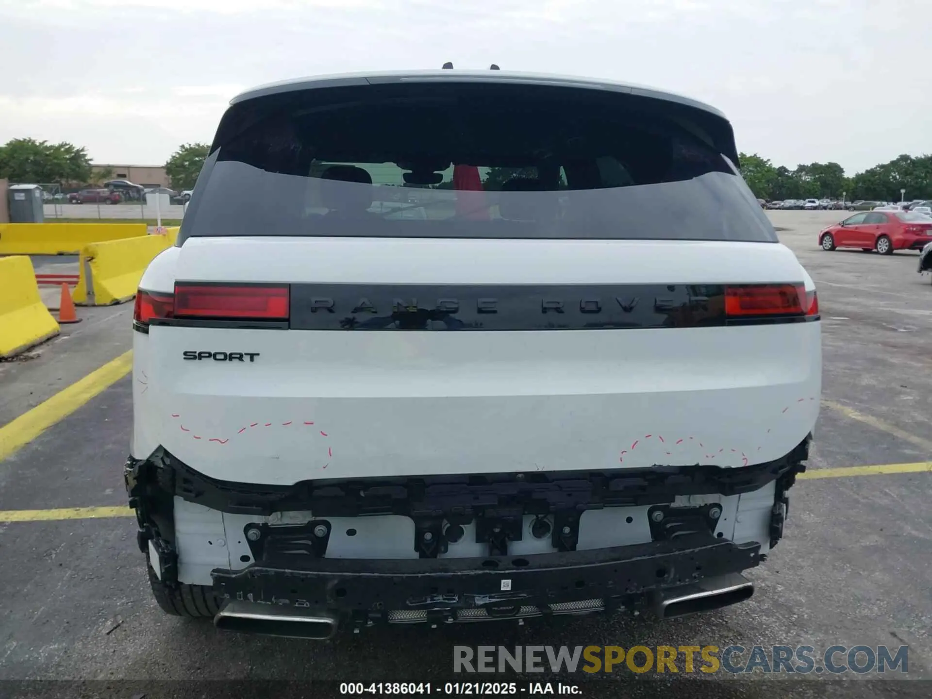 17 Photograph of a damaged car SAL1L9FU8RA402746 LAND ROVER RANGE ROVER SPORT 2024