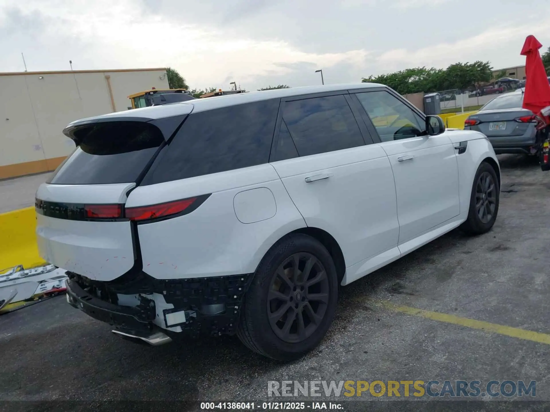 4 Photograph of a damaged car SAL1L9FU8RA402746 LAND ROVER RANGE ROVER SPORT 2024
