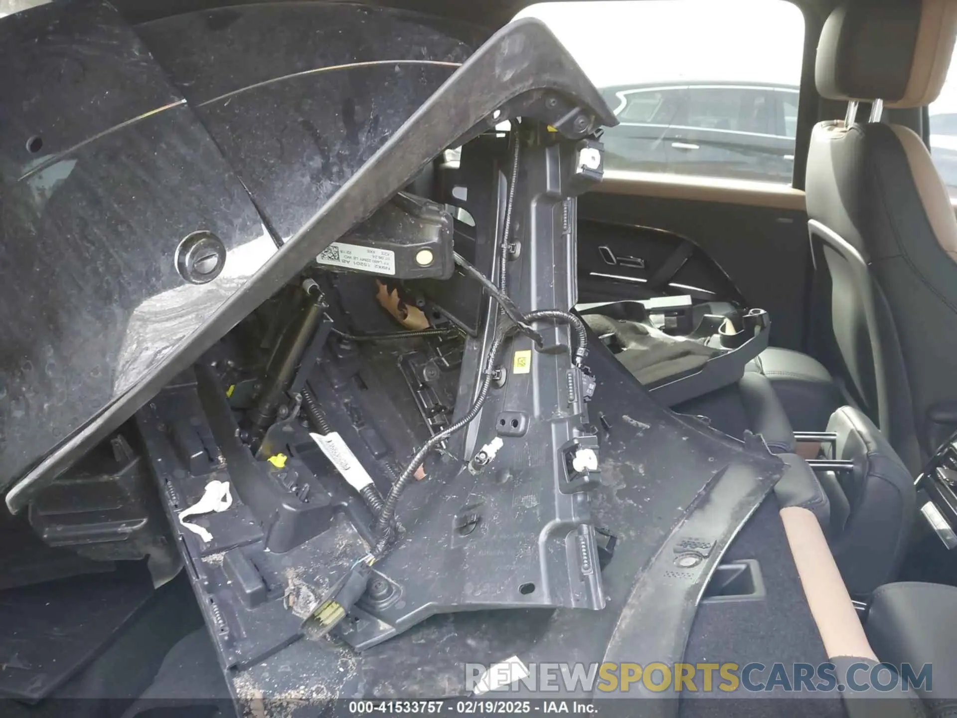 8 Photograph of a damaged car SAL1L9FU9RA419328 LAND ROVER RANGE ROVER SPORT 2024