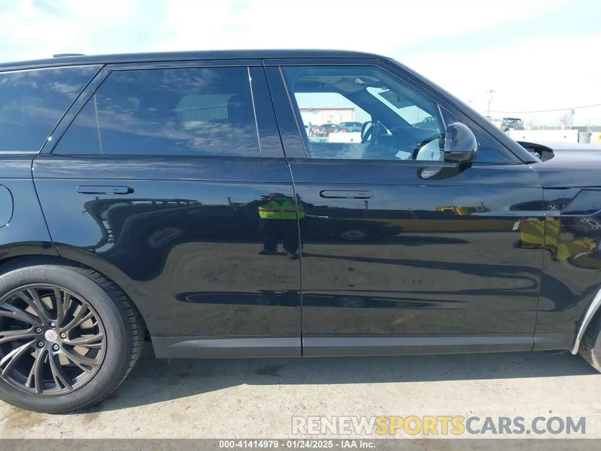 13 Photograph of a damaged car SAL1P9EU7RA422119 LAND ROVER RANGE ROVER SPORT 2024