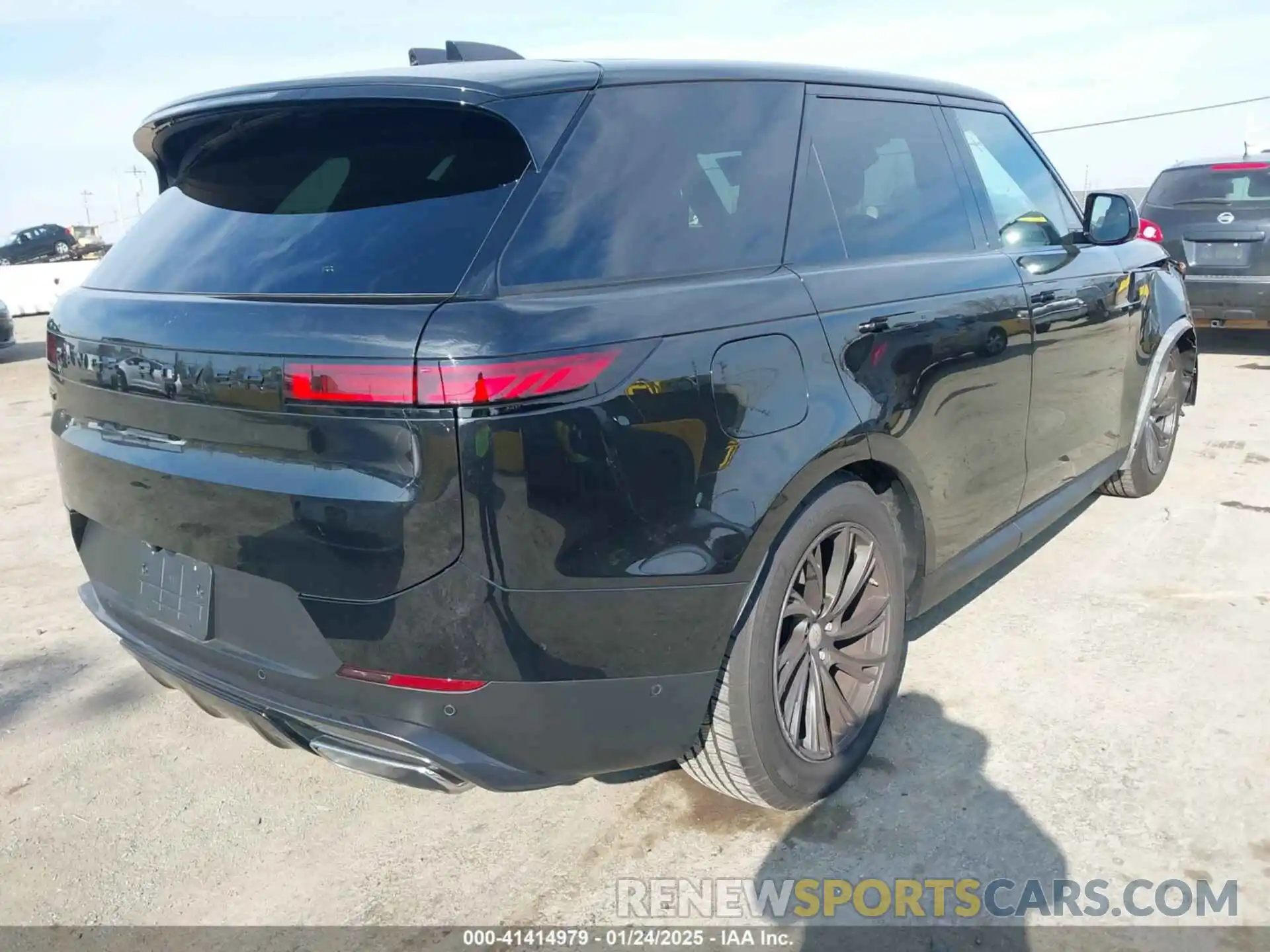 4 Photograph of a damaged car SAL1P9EU7RA422119 LAND ROVER RANGE ROVER SPORT 2024